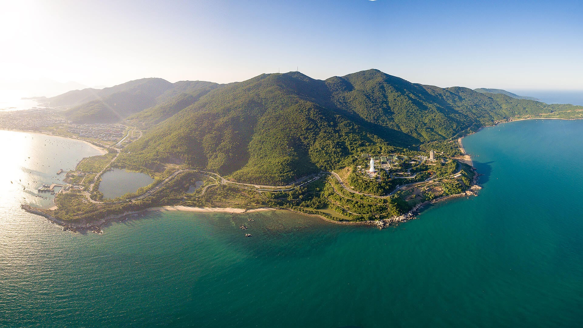 B&aacute;n đảo Sơn Tr&agrave;.