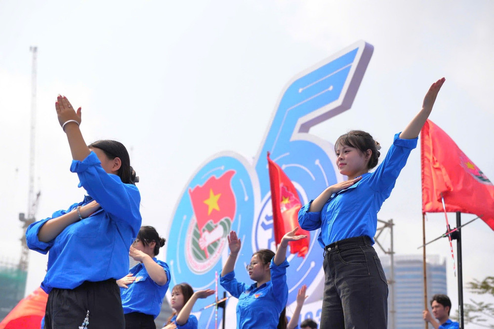 L&ecirc;̃ Kỷ ni&ecirc;̣m 95 năm Ngày thành l&acirc;̣p Đoàn TNCS H&ocirc;̀ Chí Minh được Thành đoàn Hà N&ocirc;̣i t&ocirc;̉ chức.