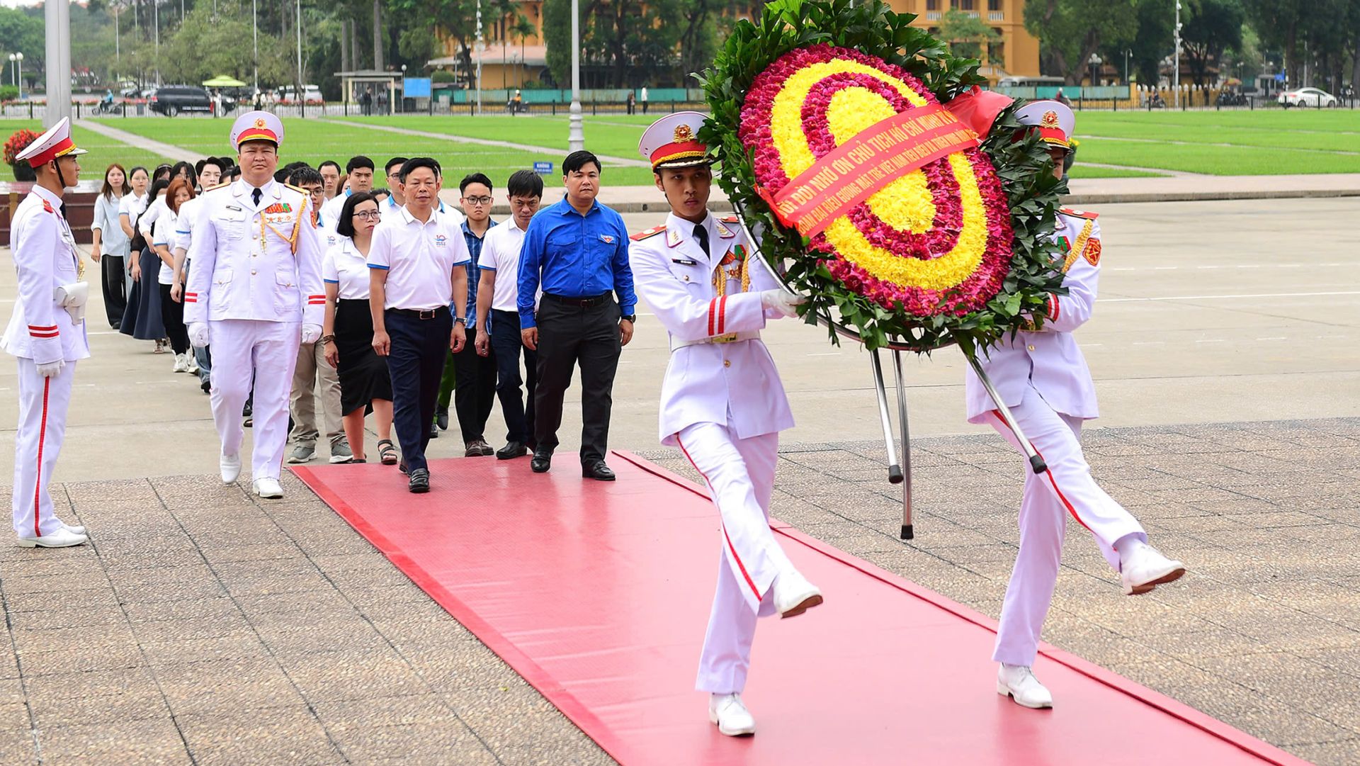 Gương mặt trẻ Việt Nam tiêu biểu và triển vọng năm 2025 báo công dâng Bác