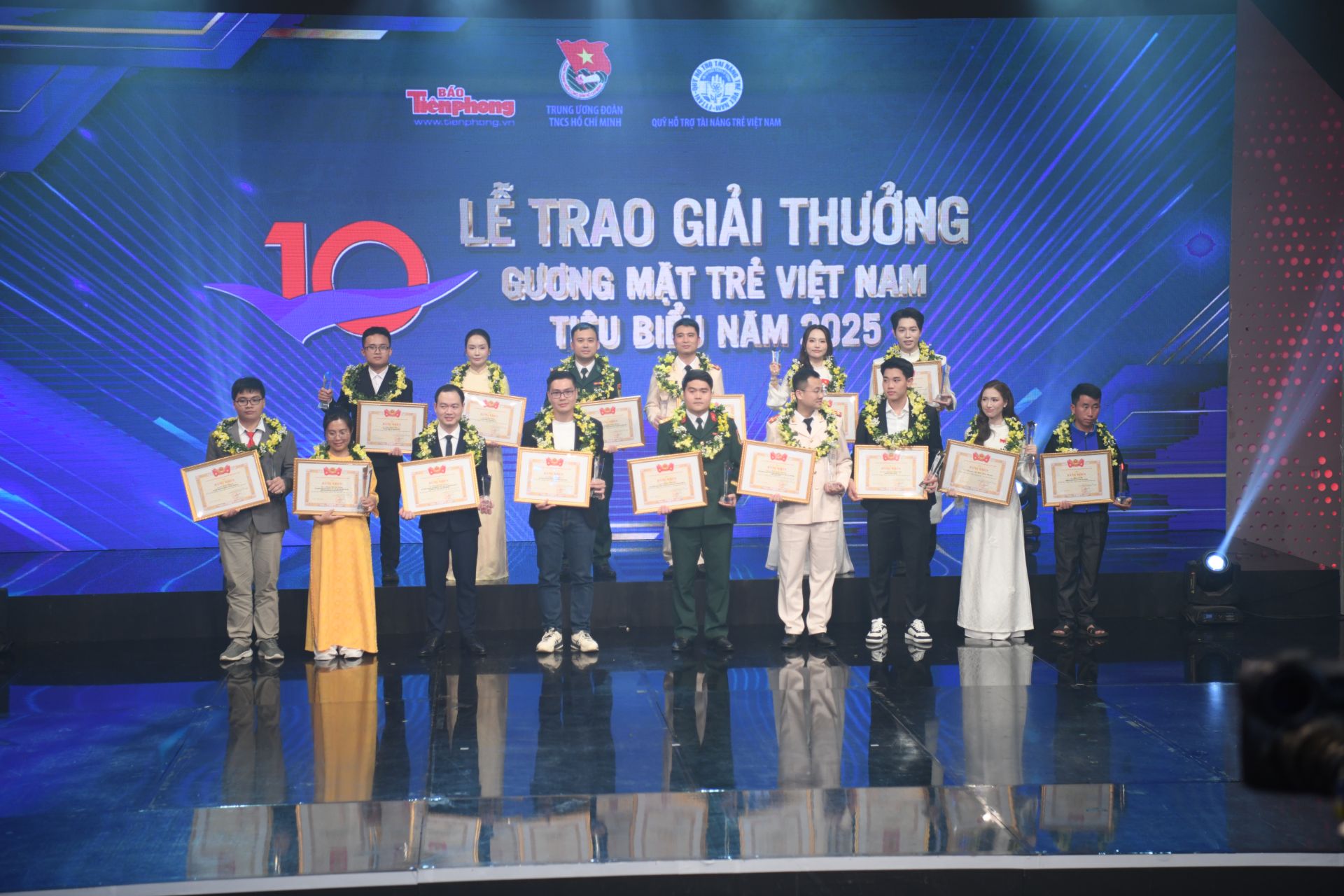 19 gương mặt trẻ được vinh danh tại chương tr&igrave;nh.