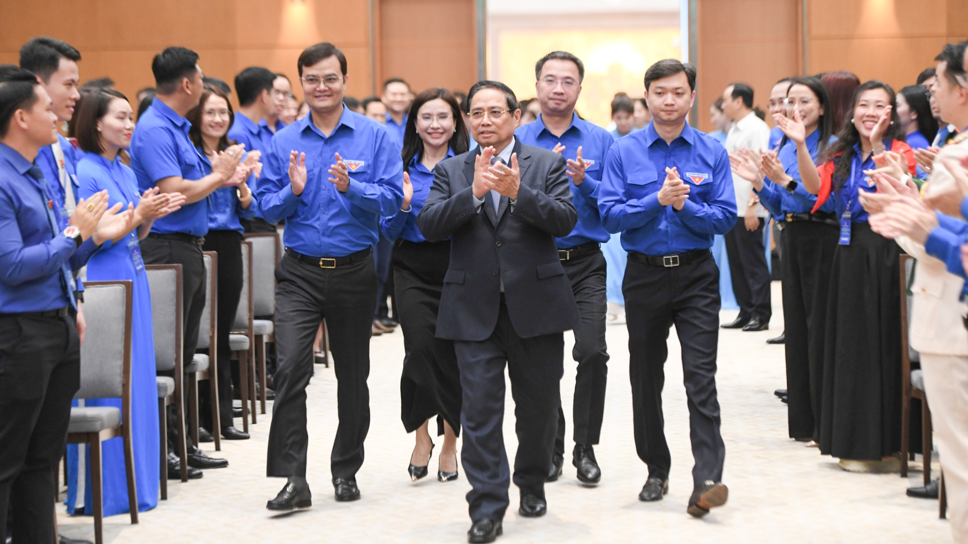 Thủ tướng Phạm Minh Chính gặp mặt cán bộ Đoàn tiêu biểu