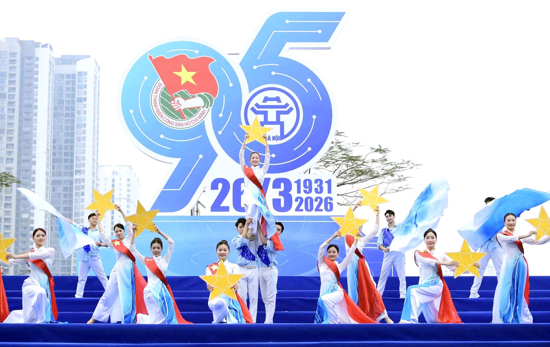 Suốt 95 năm qua Đo&agrave;n Thanh ni&ecirc;n lu&ocirc;n l&agrave; ngọn cờ đầu dẫn dắt tuổi trẻ.