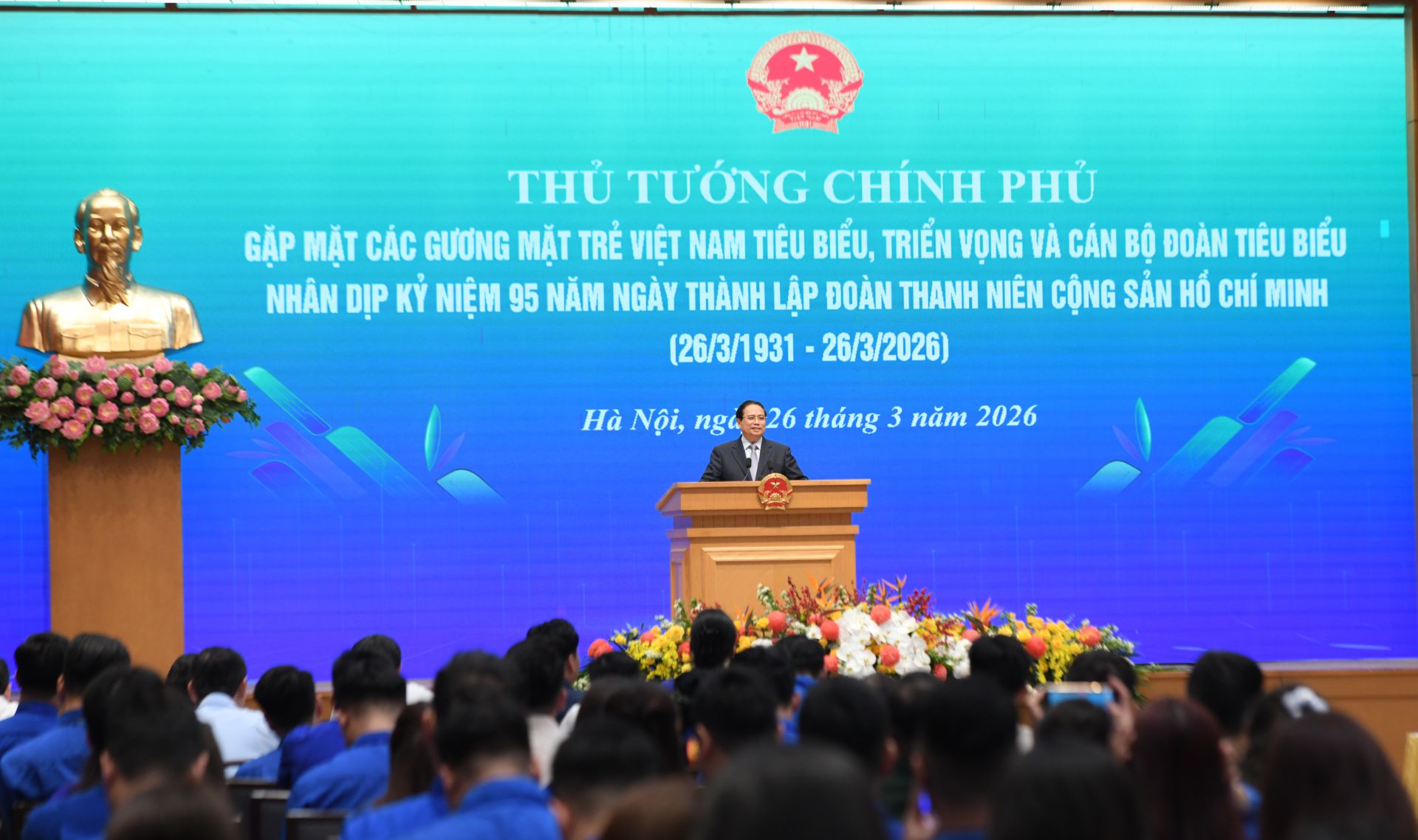 Thủ tướng Phạm Minh Ch&iacute;nh ph&aacute;t biểu tại buổi gặp mặt Gương mặt trẻ Việt Nam ti&ecirc;u biểu, triển vọng v&agrave; c&aacute;n bộ Đo&agrave;n ti&ecirc;u biểu.