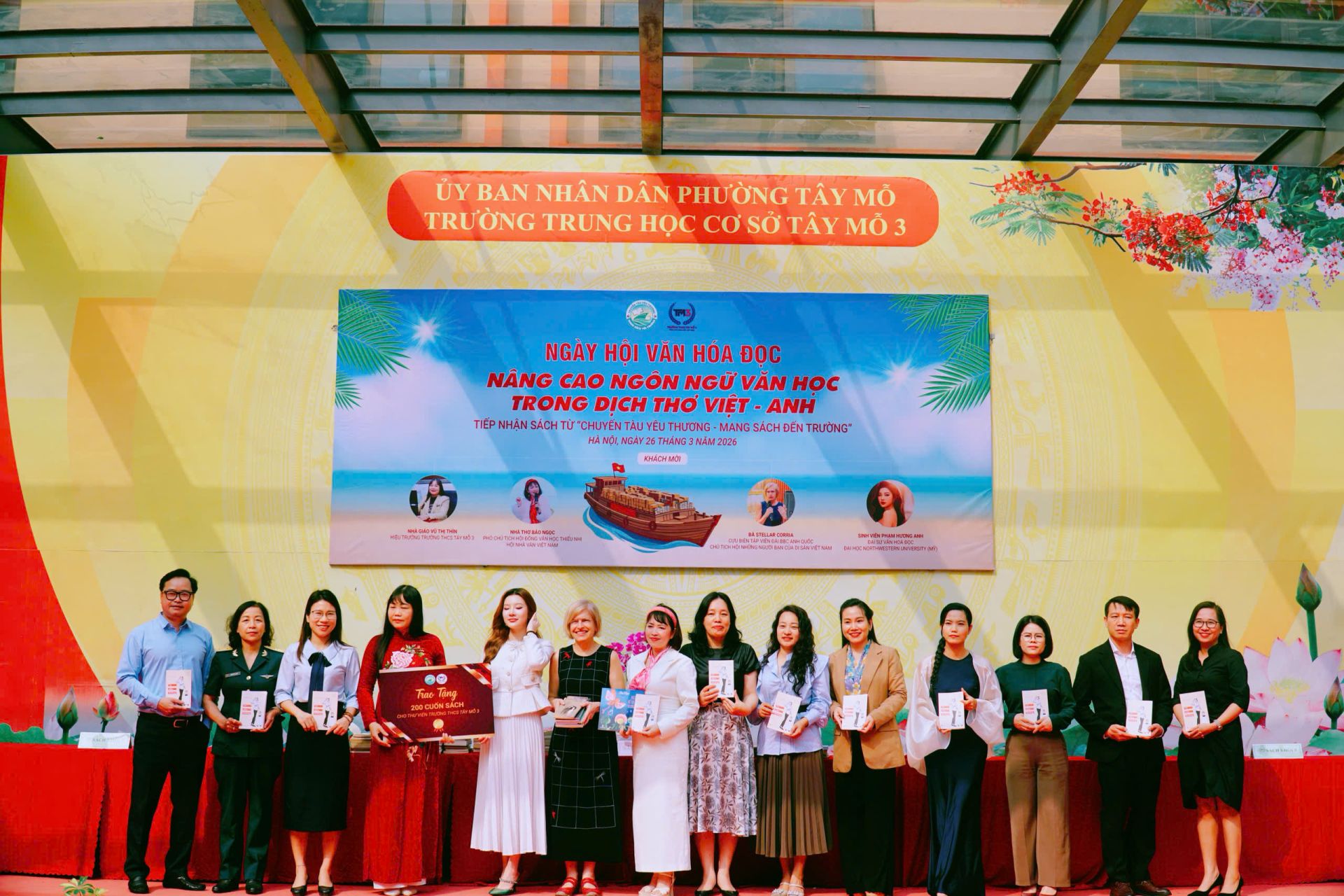 Trường THCS T&acirc;y Mỗ 3 tiếp nhận s&aacute;ch từ dự &aacute;n &ldquo;Chuyến t&agrave;u y&ecirc;u thương&rdquo;.