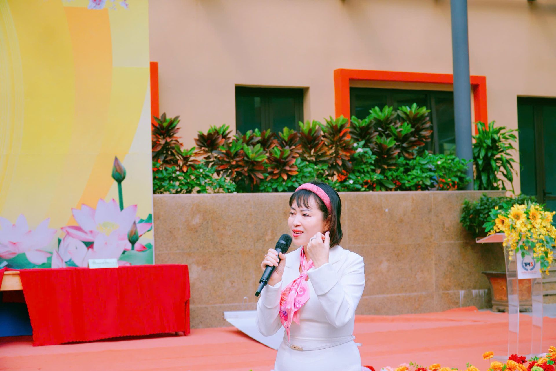 Nh&agrave; thơ Bảo Ngọc mong muốn c&aacute;c bạn học sinh ph&aacute;t huy những kỹ năng l&agrave;m thơ, viết truyện, học ngoại ngữ để những hạt mầm s&aacute;ng tạo được ươm dưỡng v&agrave; lớn l&ecirc;n từng ng&agrave;y.