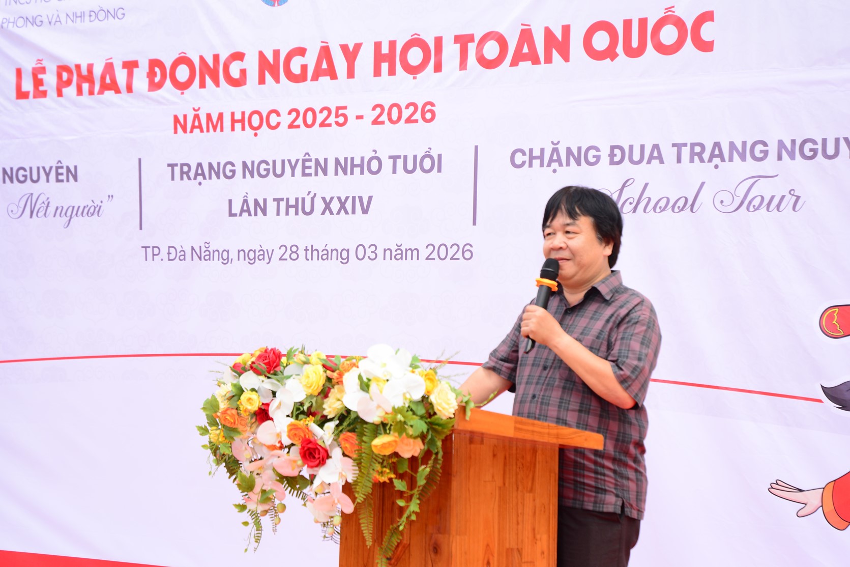 Nh&agrave; b&aacute;o Phan Việt H&ugrave;ng &ndash; Ph&oacute; Tổng Bi&ecirc;n tập Thường trực B&aacute;o Thiếu ni&ecirc;n Tiền phong v&agrave; Nhi đồng ph&aacute;t biểu tại ng&agrave;y hội.