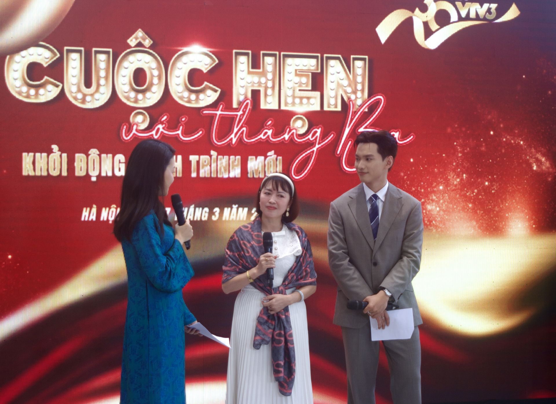 Nh&agrave; thơ Bảo Ngọc chia sẻ: Việc đọc s&aacute;ch kh&ocirc;ng phải để c&aacute;c em trở th&agrave;nh nh&agrave; văn nhưng chắc chắn sẽ gi&uacute;p c&aacute;c em biết ước mơ v&agrave; c&oacute; thật nhiều những hạt giống đẹp trong t&acirc;m hồn.