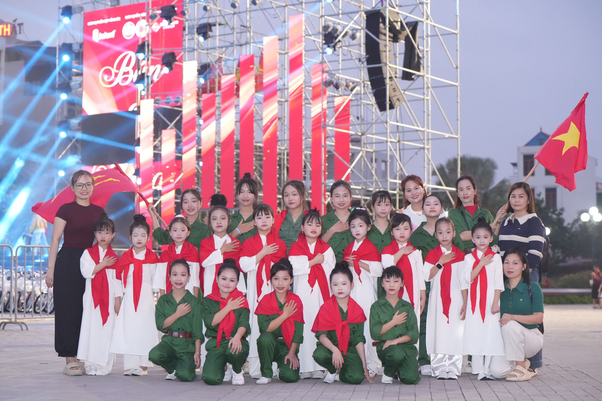 Đ&ocirc;ng đảo c&aacute;c t&agrave;i năng nh&iacute; đ&atilde; đến với Lễ vinh danh.