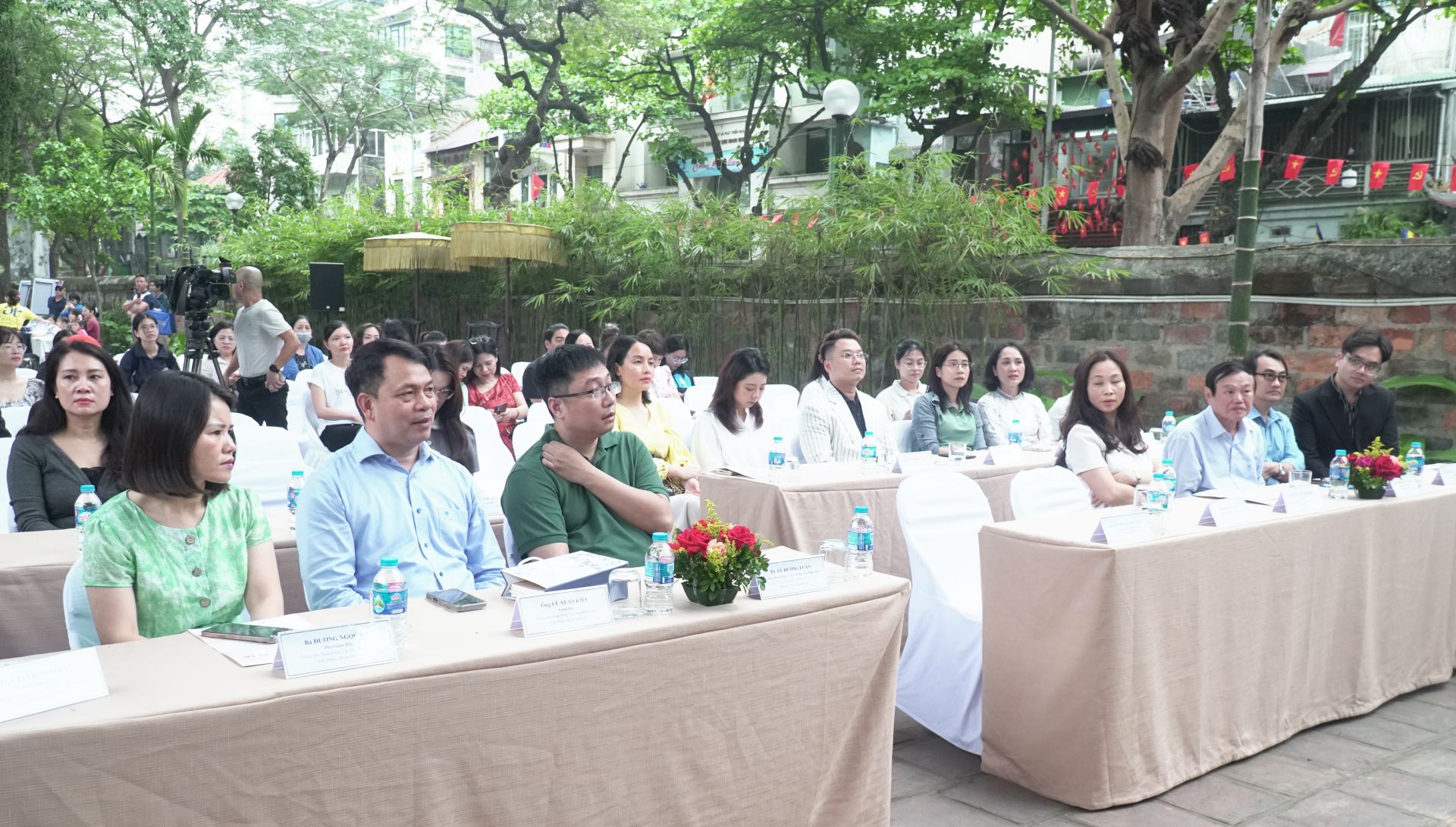 C&aacute;c vị đại biểu tham gia Lễ ph&aacute;t động.