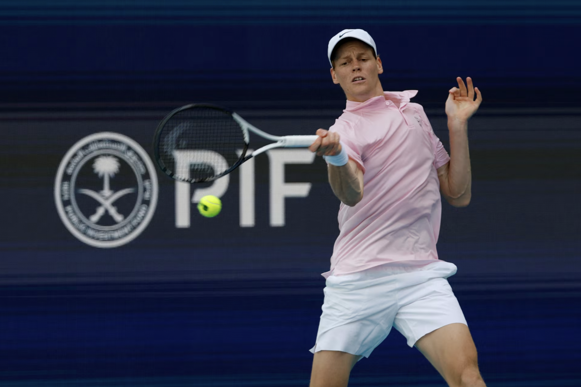 Sinner thi đấu tại trận chung kết.