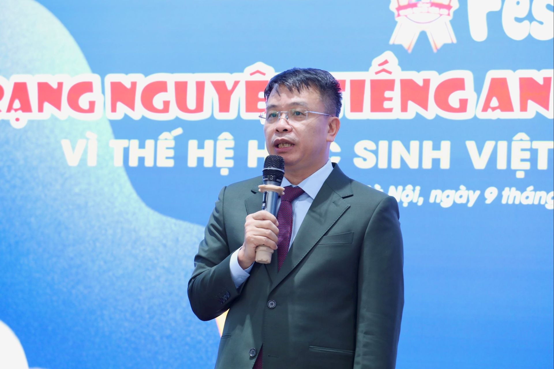 Nh&agrave; văn, Nh&agrave; b&aacute;o Nguyễn Phan Khu&ecirc;, Ủy vi&ecirc;n Hội đồng Đội Trung ương, Tổng Bi&ecirc;n tập B&aacute;o Thiếu ni&ecirc;n Tiền phong v&agrave; Nhi đồng ph&aacute;t biểu tại Lễ C&ocirc;ng bố Thể lệ chương tr&igrave;nh.