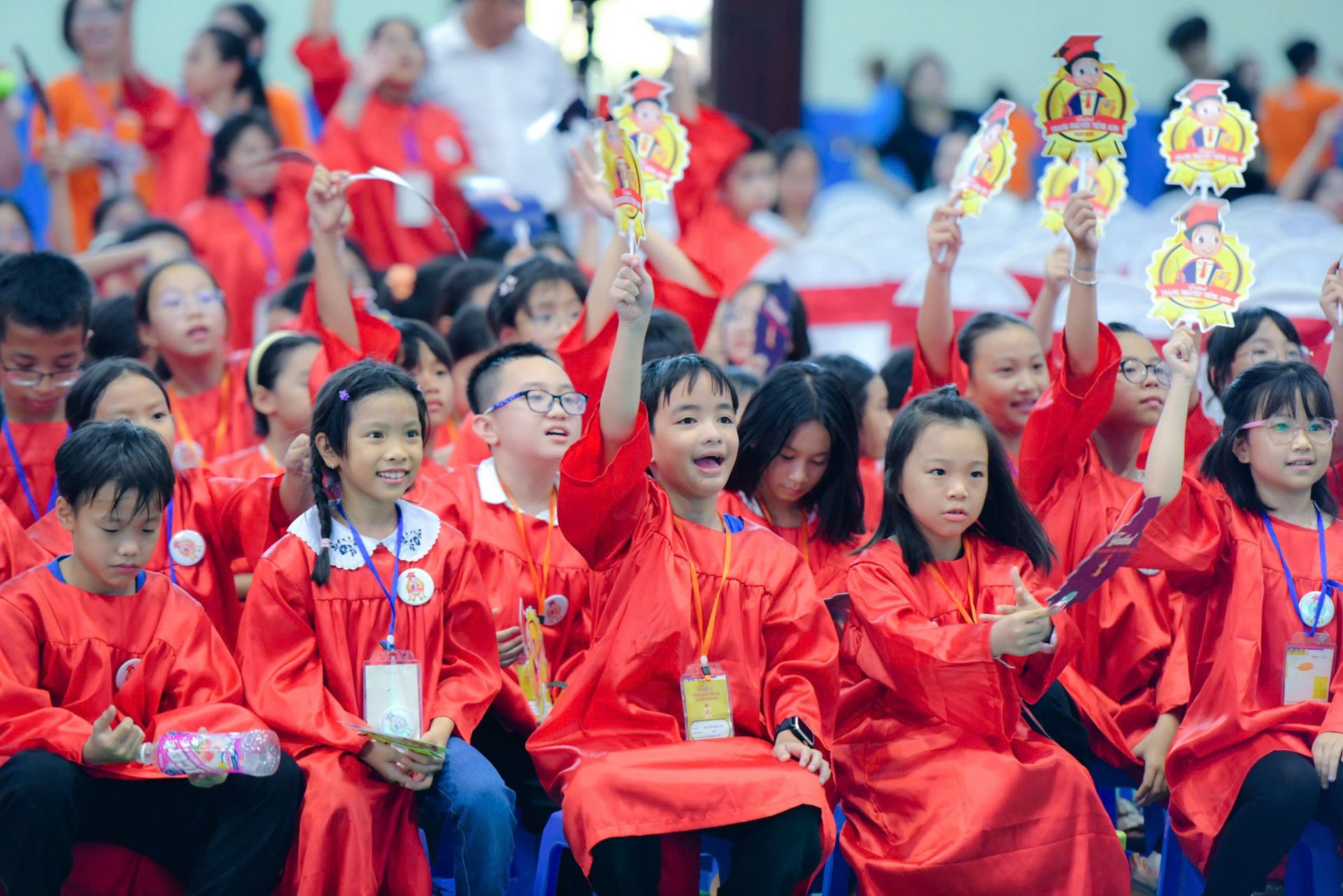 Chỉ với một thiết bị kết nối internet, học sinh c&oacute; thể học tiếng Anh mọi l&uacute;c, mọi nơi.