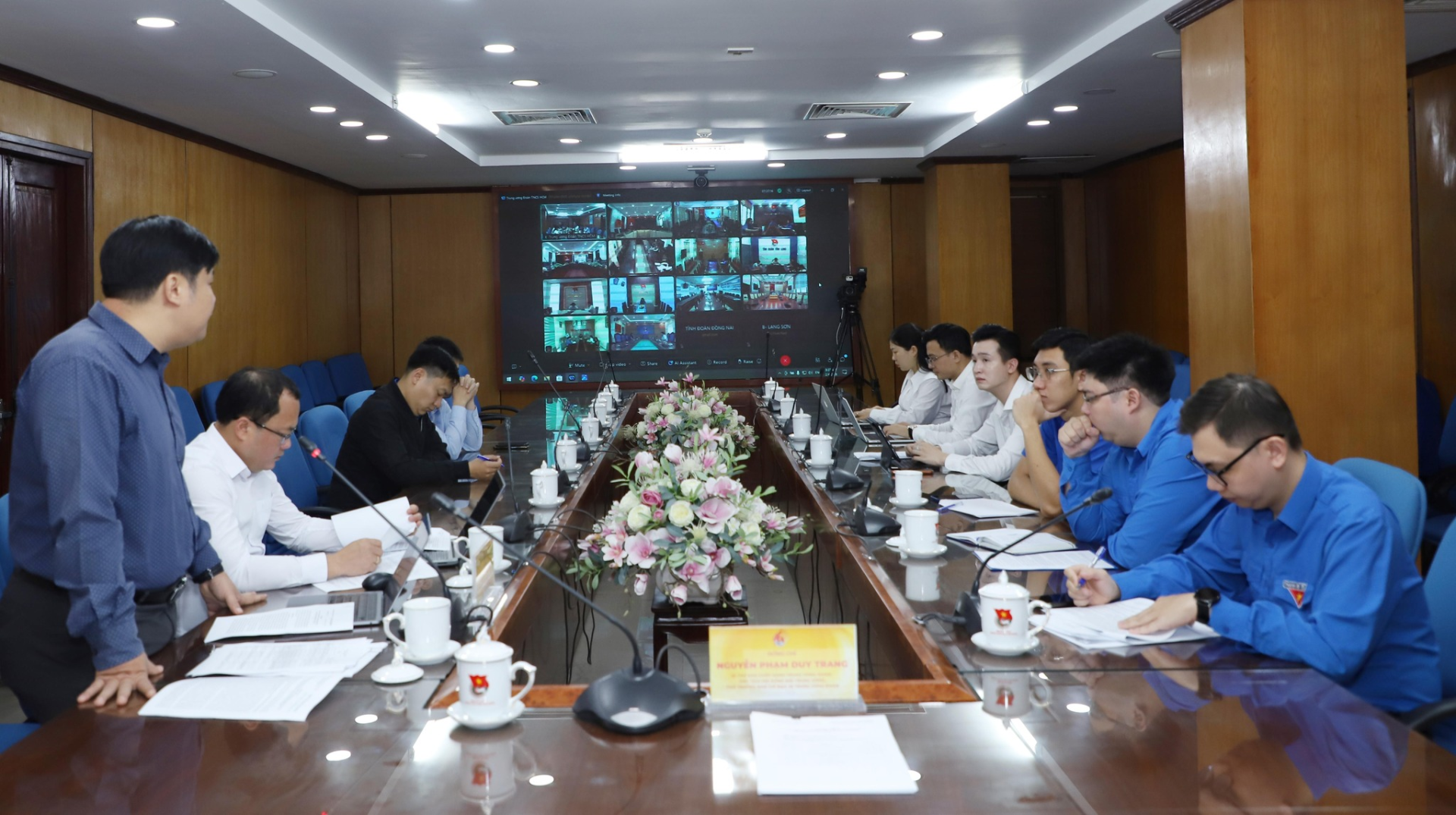 Quang cảnh h&ocirc;̣i nghị.