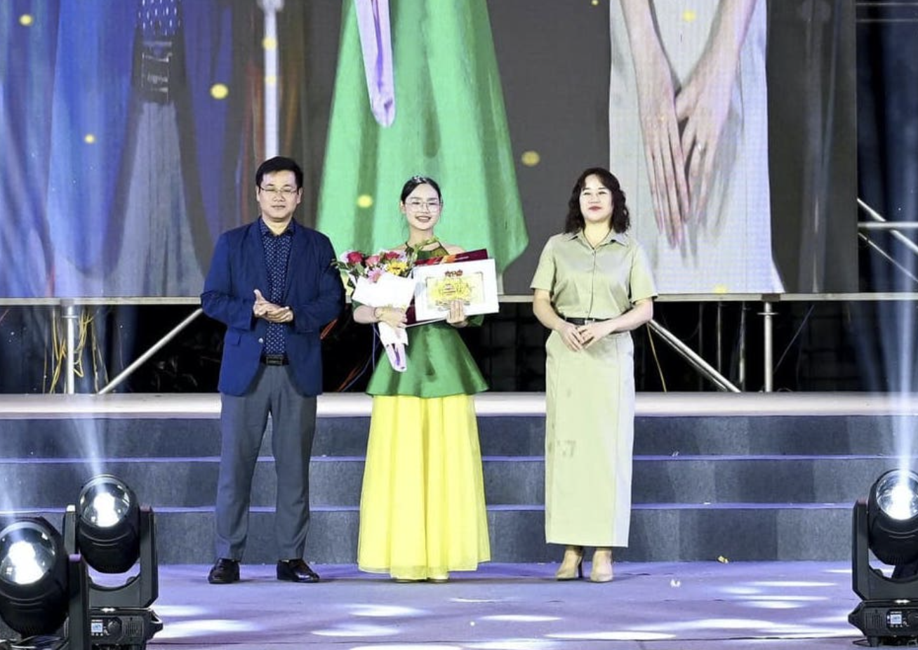 B&ocirc;ng hoa đất mỏ B&ugrave;i Trần Ngọc Diệp xuất sắc đoạt giải 