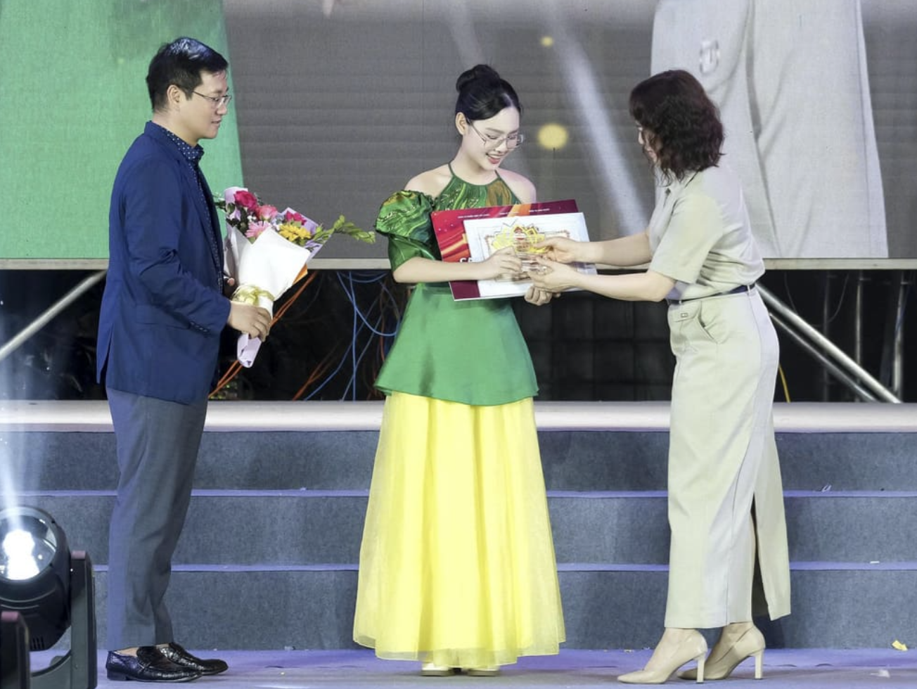 B&ugrave;i Trần Ngọc Diệp xuất sắc nhận giải 