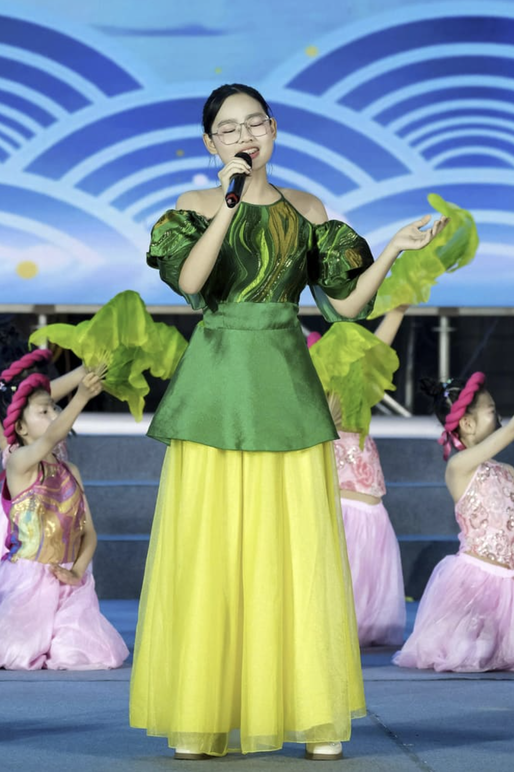 Sở hữu giọng h&aacute;t trong trẻo, nhẹ nh&agrave;ng m&agrave; đầy cuốn h&uacute;t, Ngọc Diệp được đ&aacute;nh gi&aacute; sẽ c&oacute; bước tiến d&agrave;i trong tương lai.