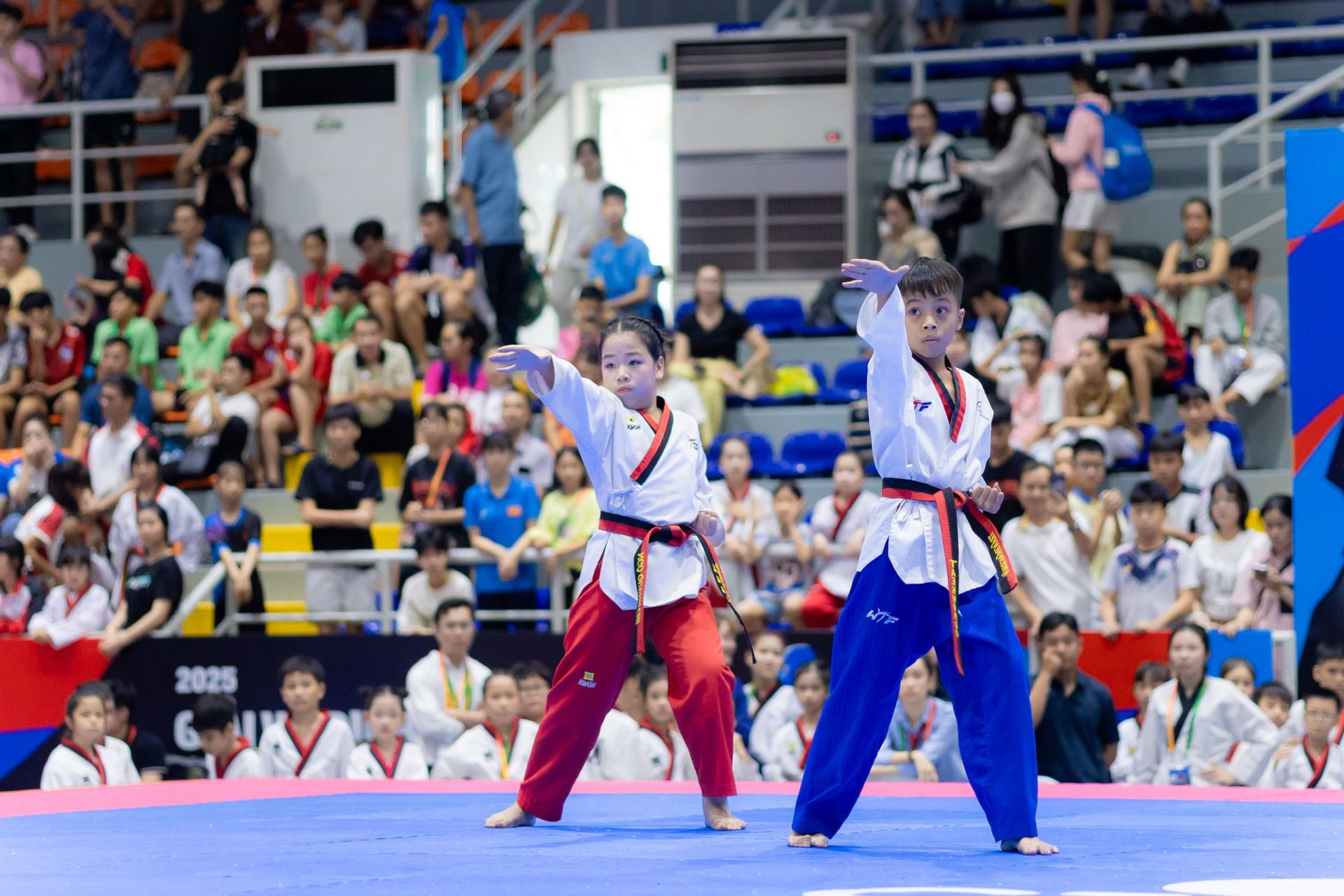 Dự thảo mới của B&ocirc;̣ GD&ĐT được x&acirc;y dựng theo hướng theo hướng đẩy mạnh hoạt động thực h&agrave;nh, biểu diễn v&agrave; thi đấu.