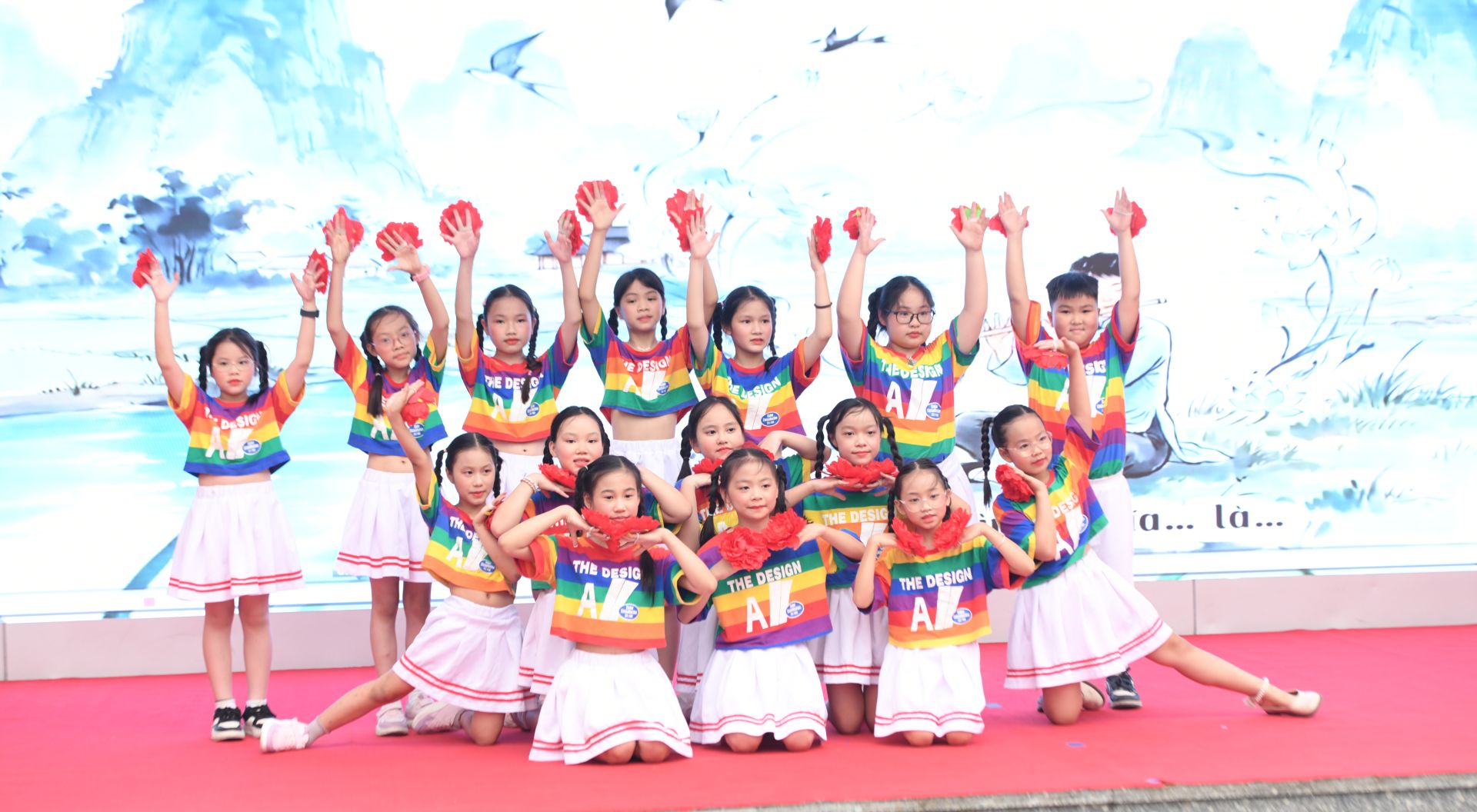 Tiết mục văn nghệ ch&agrave;o mừng của c&aacute;c bạn học sinh.