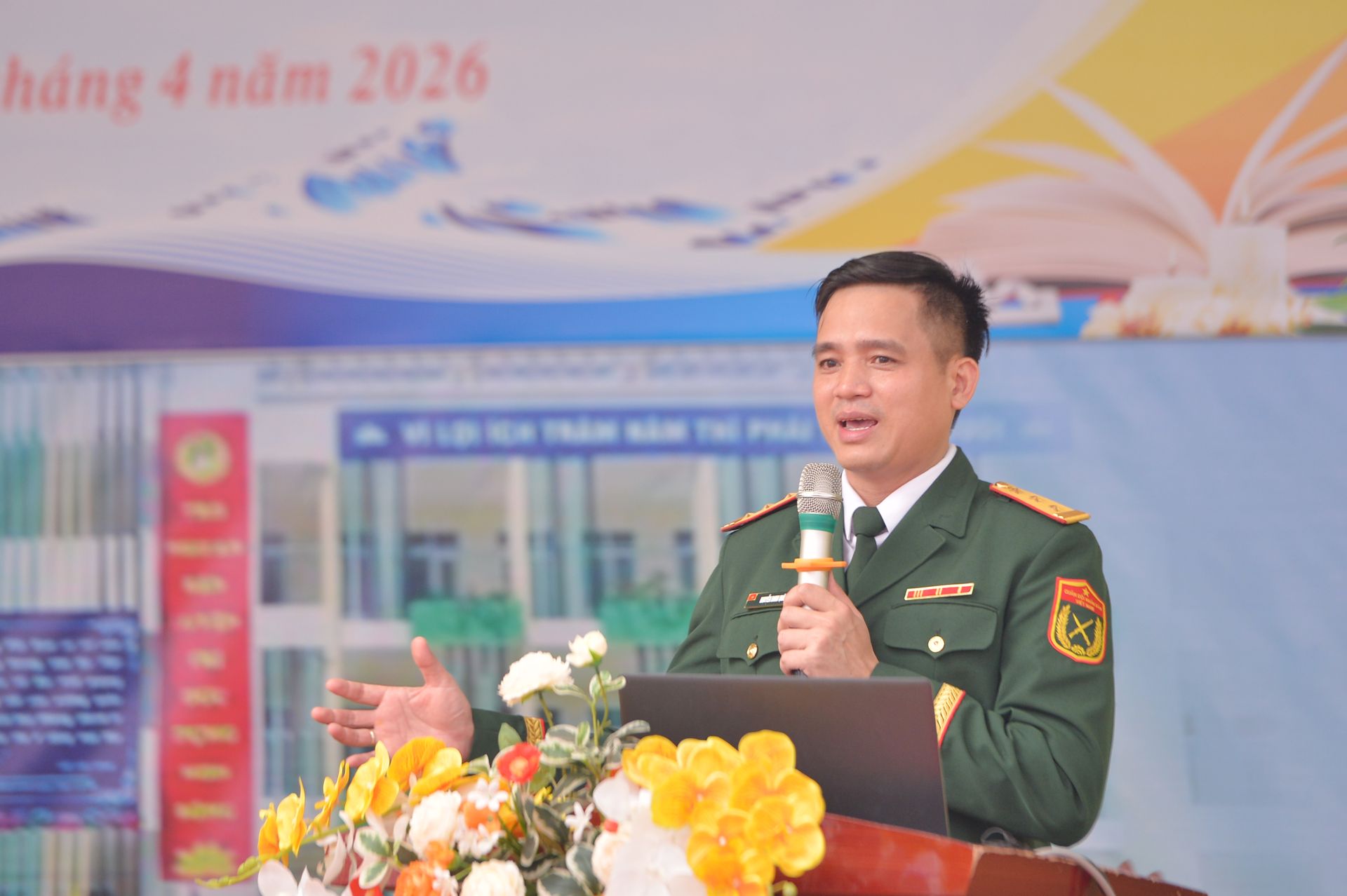 Thượng t&aacute; Nguyễn Danh Qu&acirc;n (c&aacute;n bộ Cục Tuy&ecirc;n huấn, Tổng cục Ch&iacute;nh trị QĐND Việt Nam) n&oacute;i chuyện về Trường Sa. 