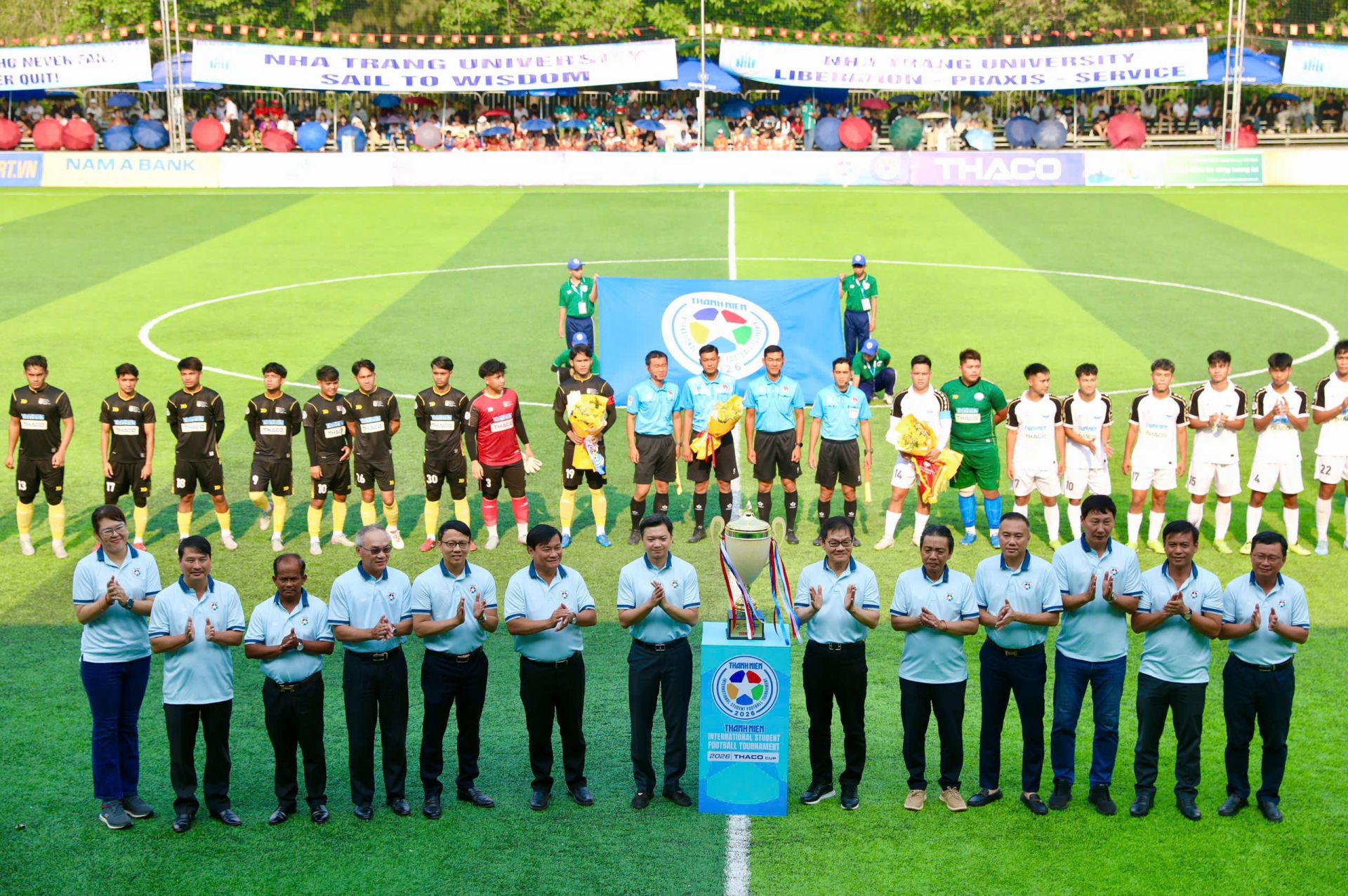 C&aacute;c vị đại bi&ecirc;̉u dự  bế mạc v&agrave; trận chung kết.