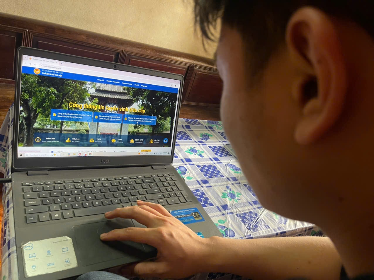 Học sinh H&agrave; Nội tập dượt đăng k&yacute; thi v&agrave;o lớp 10.