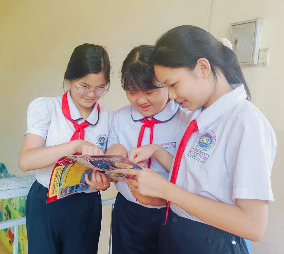 Học sinh nh&agrave; trường hưởng ứng phong tr&agrave;o &ldquo;Đọc v&agrave; l&agrave;m theo b&aacute;o Đội&rdquo;.