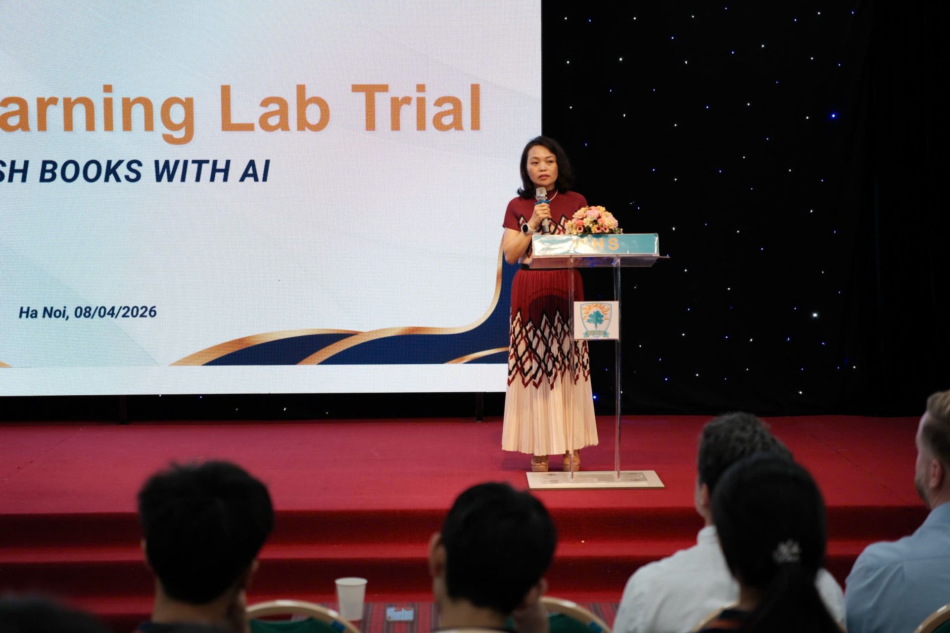 B&agrave; Nga nhấn mạnh: &ldquo;Dự &aacute;n hướng tới mục ti&ecirc;u l&acirc;u d&agrave;i về việc n&acirc;ng cao chất lượng dạy v&agrave; học tiếng Anh trong nh&agrave; trường, gi&uacute;p học sinh c&oacute; nền tảng vững chắc về c&aacute;c kỹ năng nghe, n&oacute;i, đọc, viết&rdquo;. 