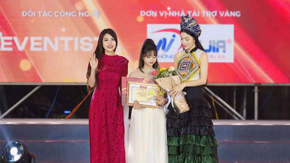 Nguyễn Thị Vân Anh tỏa sáng với danh hiệu "MC nhí được yêu thích nhất" tại Búp Sen Vàng