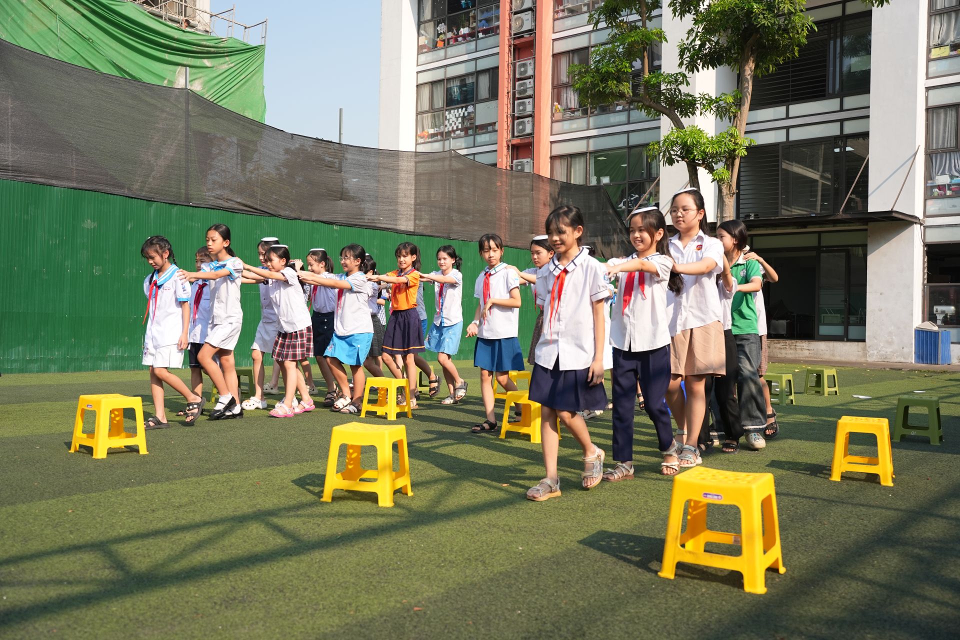 Hết m&igrave;nh c&ugrave;ng v&ograve;ng Đua t&agrave;i vận động.