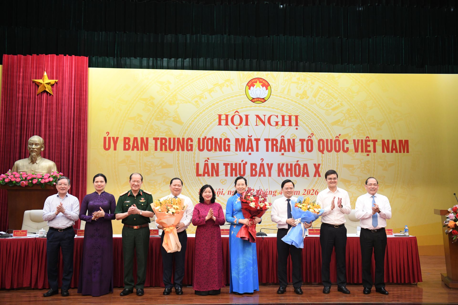 Ban Thường trực Ủy ban Trung ương MTTQ Việt Nam tặng hoa ch&uacute;c mừng 3 Ph&oacute; Chủ tịch  Ủy ban Trung ương MTTQ Việt Nam kh&oacute;a X, nhiệm kỳ 2024-2029.