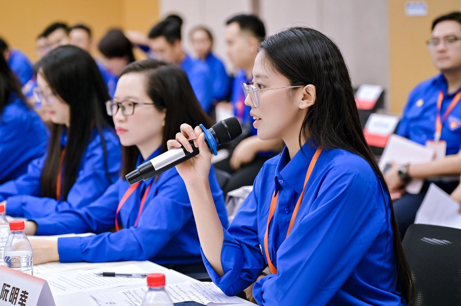 Chị Nguyễn Minh Hạnh chia sẻ cảm nghĩ khi đọc cuốn s&aacute;ch của Tổng B&iacute; thư, Chủ tịch nước Trung Quốc Tập Cận B&igrave;nh.