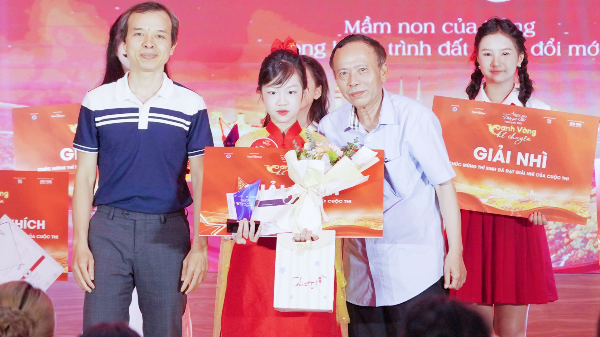 Nữ sinh lớp 7 tỏa sáng tại “Oanh Vàng kể chuyện”