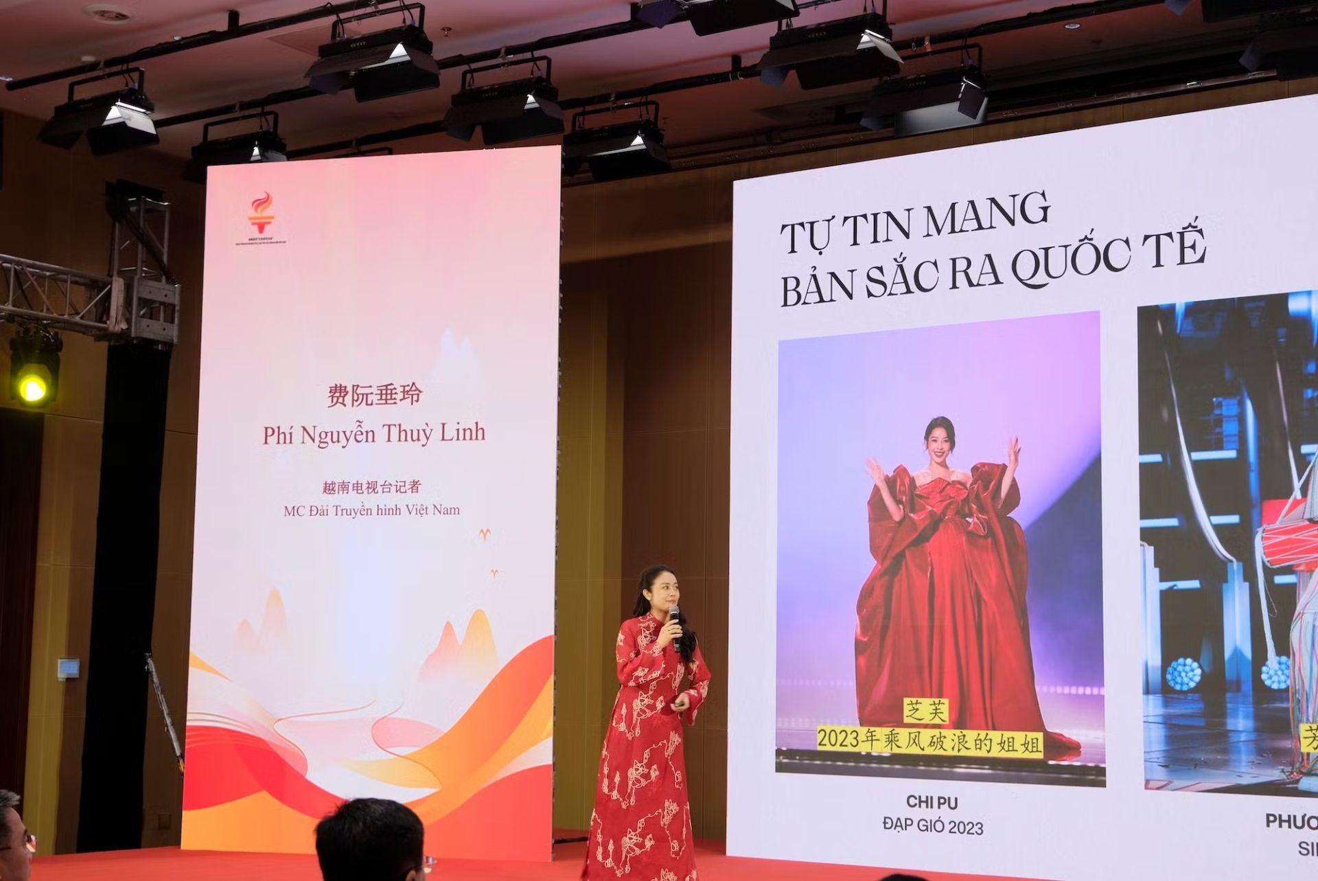 Ph&iacute; Nguyễn Thuỳ Linh tham luận tại chương tr&igrave;nh.