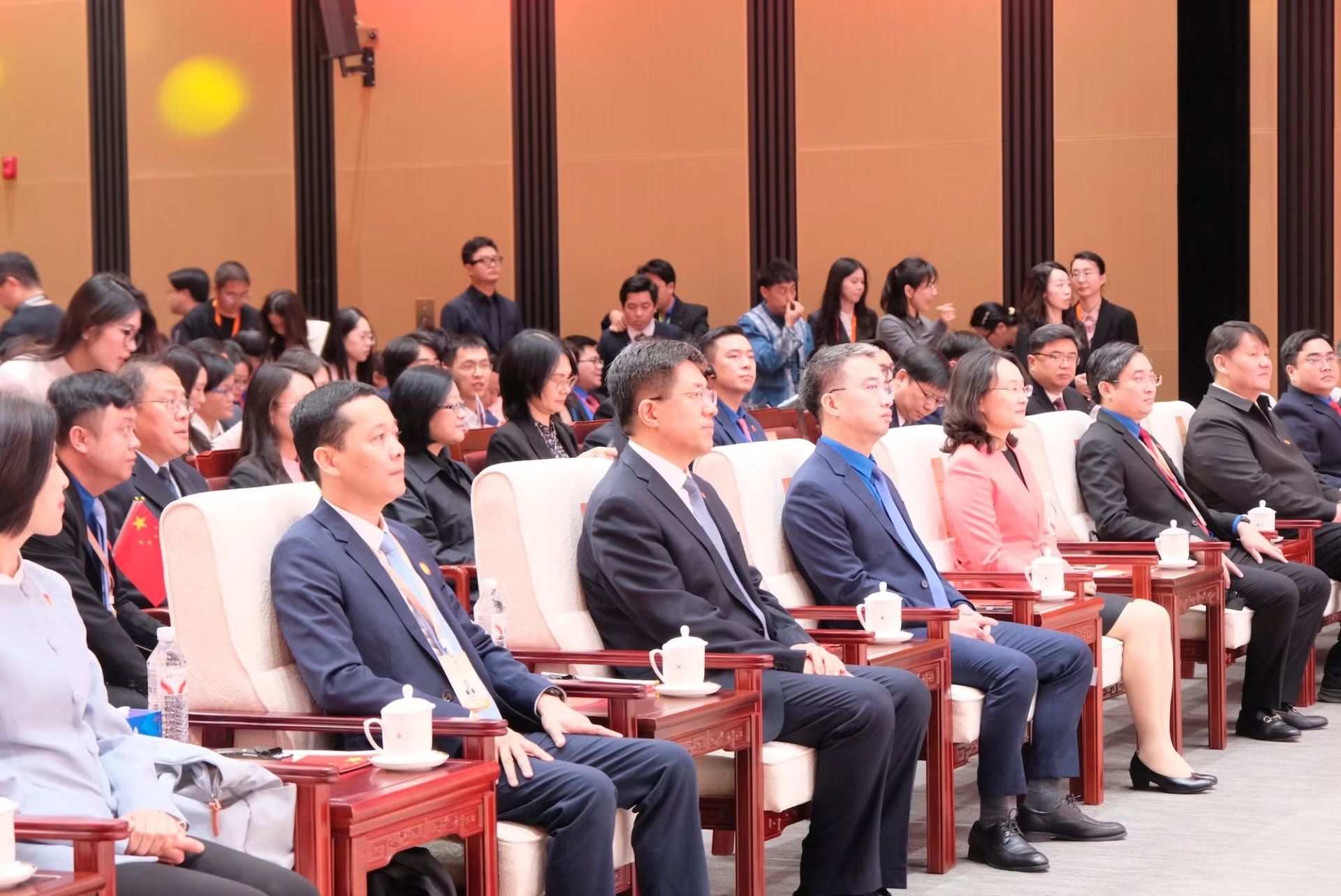 C&aacute;c đại biểu tham gia chương tr&igrave;nh.