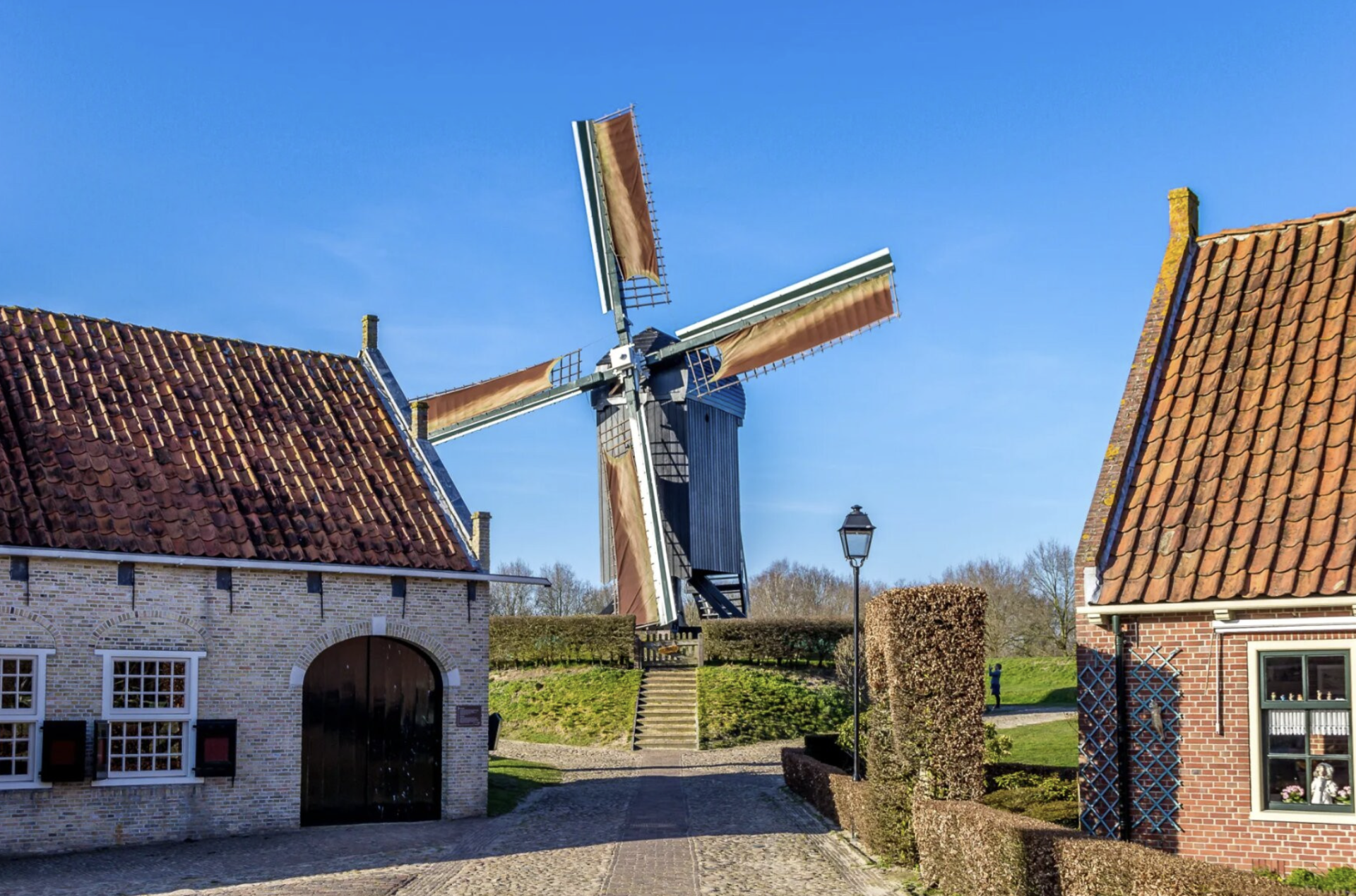 Khung cảnh y&ecirc;n b&igrave;nh ở ng&ocirc;i l&agrave;ng Bourtange.