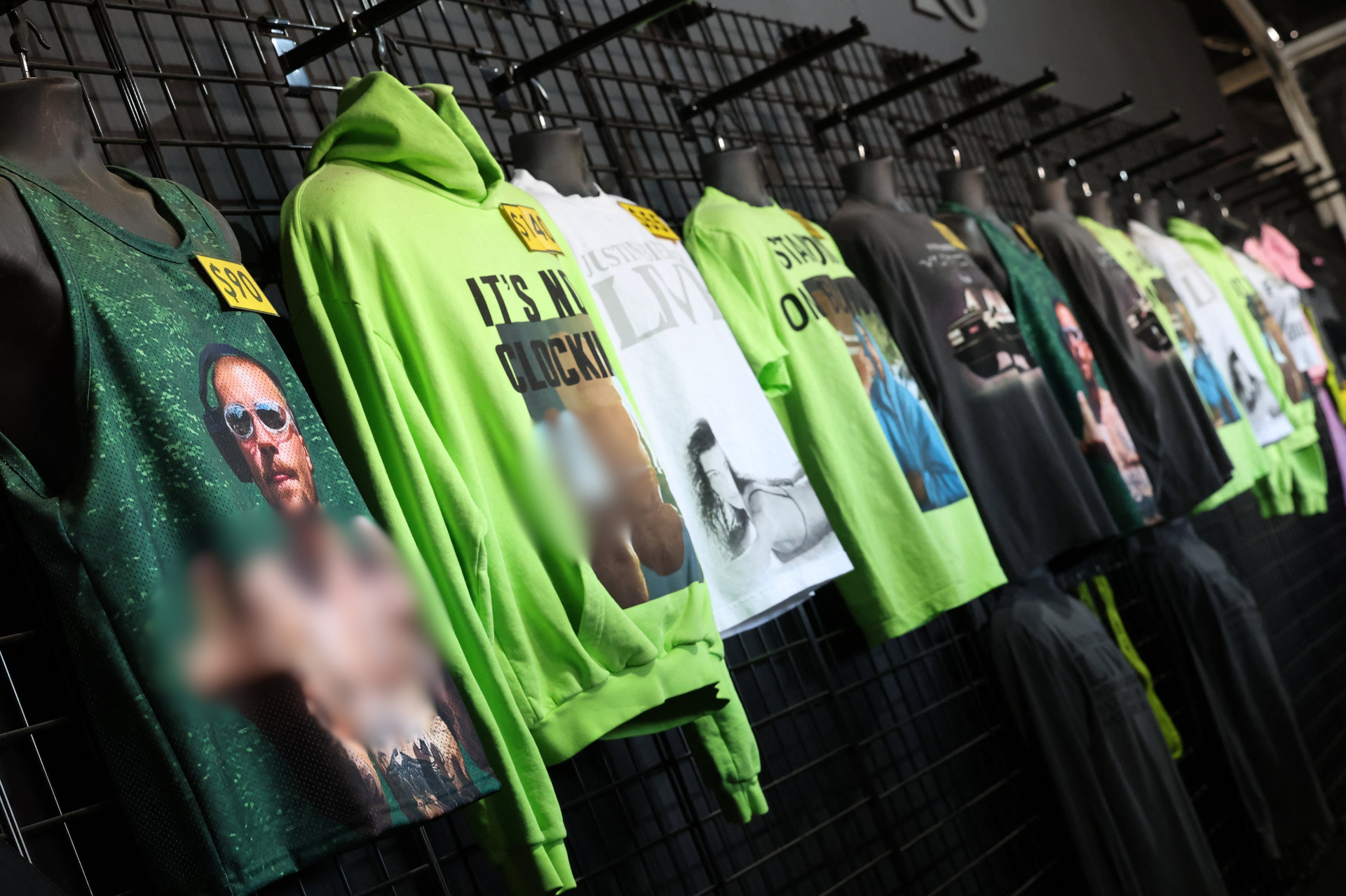 Gian h&agrave;ng b&aacute;n quần &aacute;o của Justin Bieber tại 