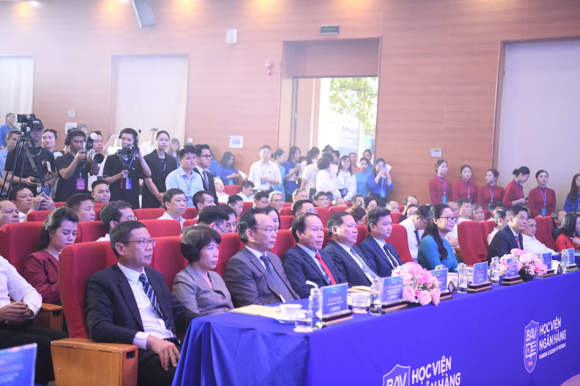 C&aacute;c đại biểu tham dự Lễ khai mạc ng&agrave;y hội.