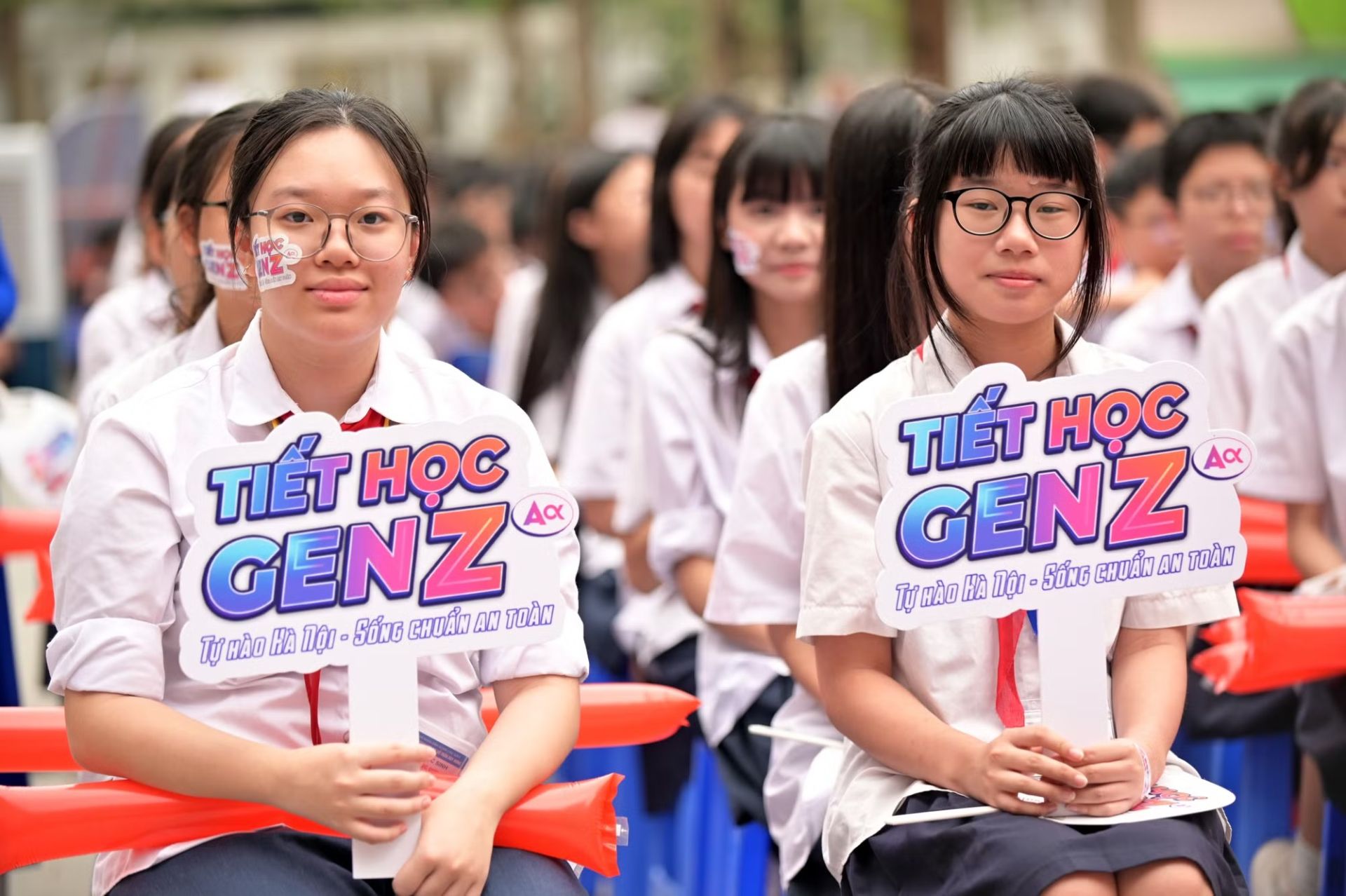 Đến 9h30 s&aacute;ng - khi chương tr&igrave;nh vẫn chưa kết th&uacute;c - bộ đếm lượt xem livestream đ&atilde; hiển thị ở con số 4 triệu lượt người đang c&ugrave;ng theo d&otilde;i.