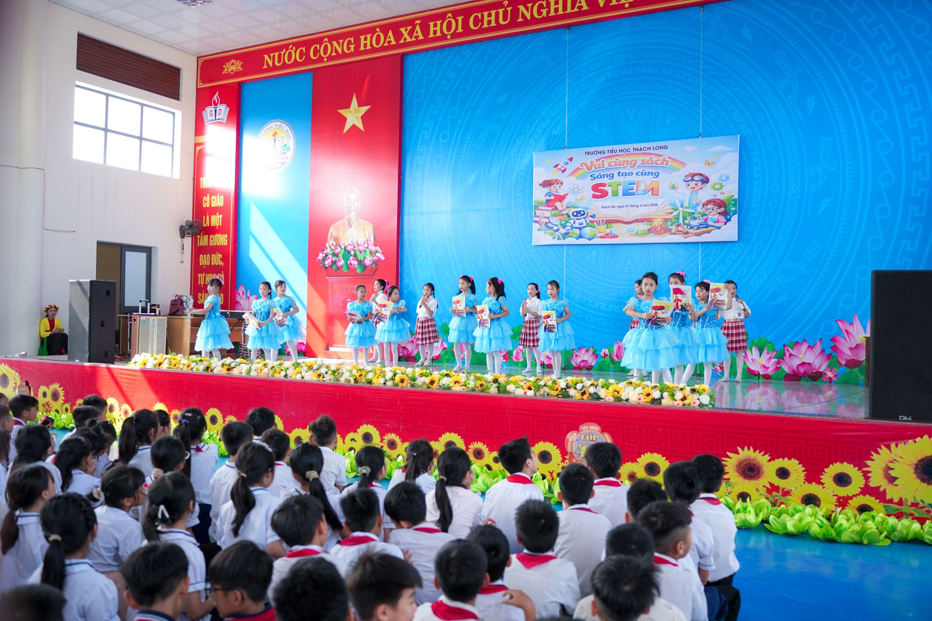 Ng&agrave;y hội &ldquo;Vui c&ugrave;ng s&aacute;ch &ndash; s&aacute;ng tạo c&ugrave;ng STEM&rdquo; tại Trường Tiểu học Thạch Long