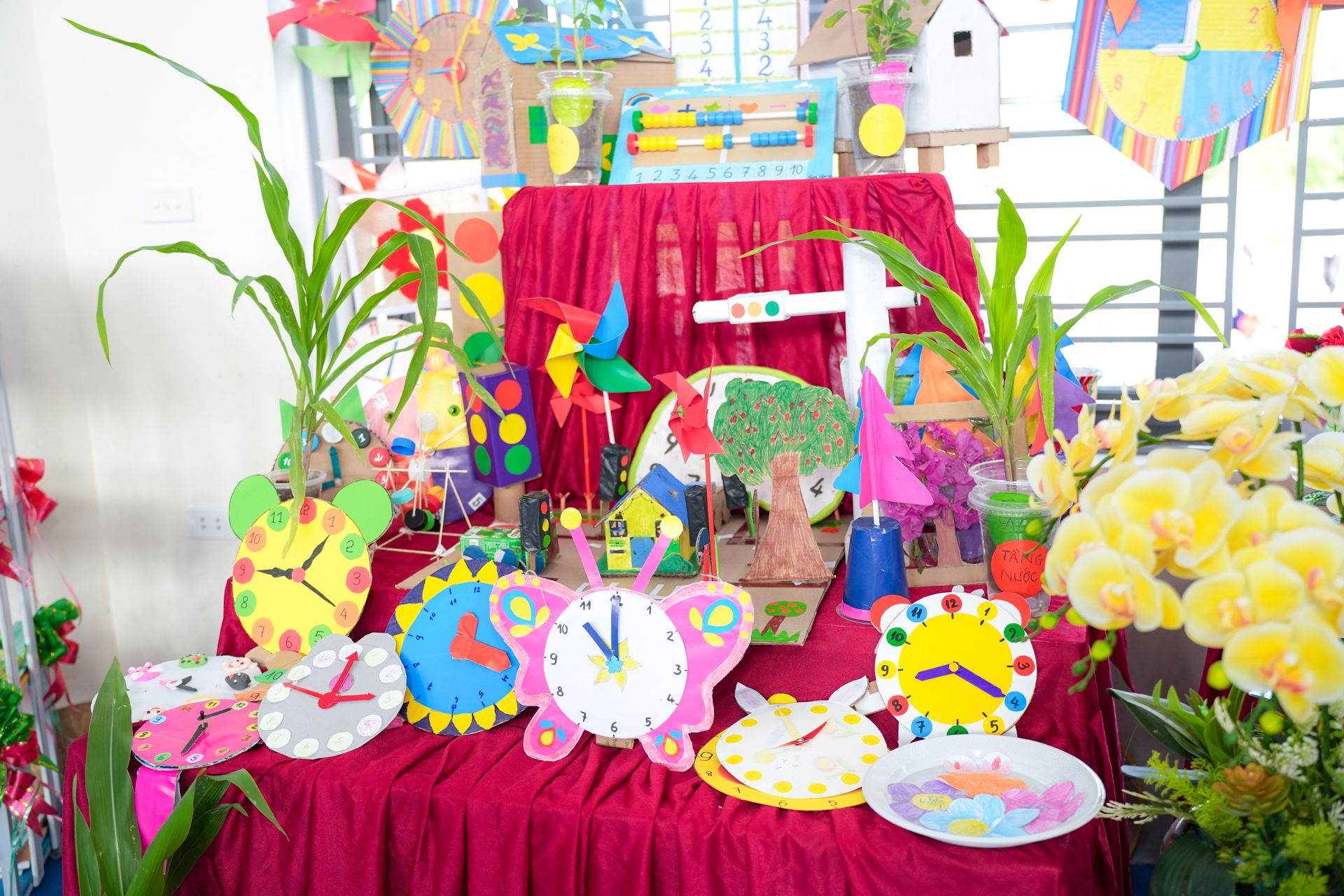 Nhiều sản phẩm Stem được c&aacute;c em s&aacute;ng tạo để vận dụng v&agrave;o cuộc sống