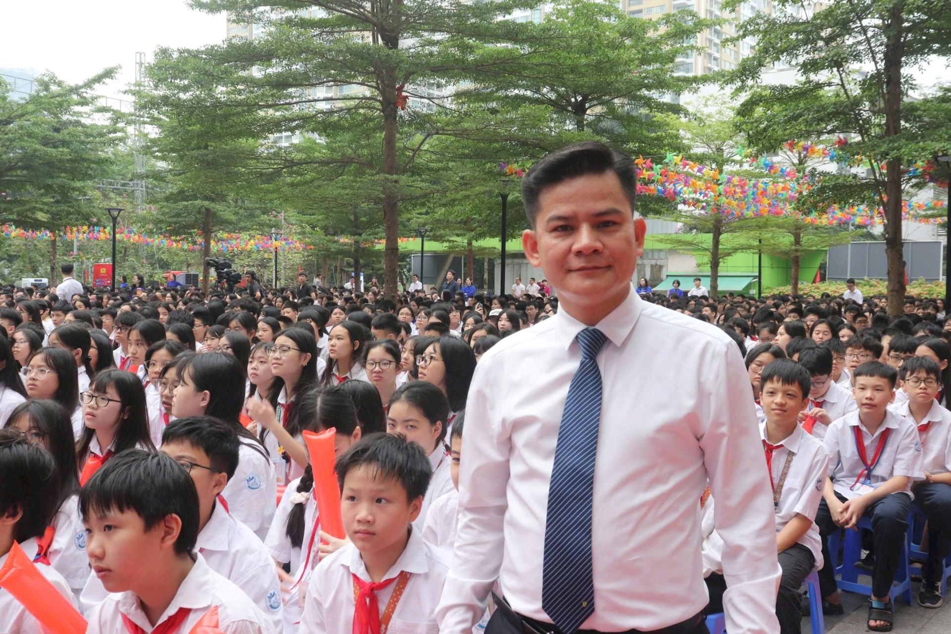 Thầy gi&aacute;o Nguyễn Ngọc Ph&uacute;c, Ph&oacute; Hiệu trưởng Trường THCS Trần Duy Hưng. 