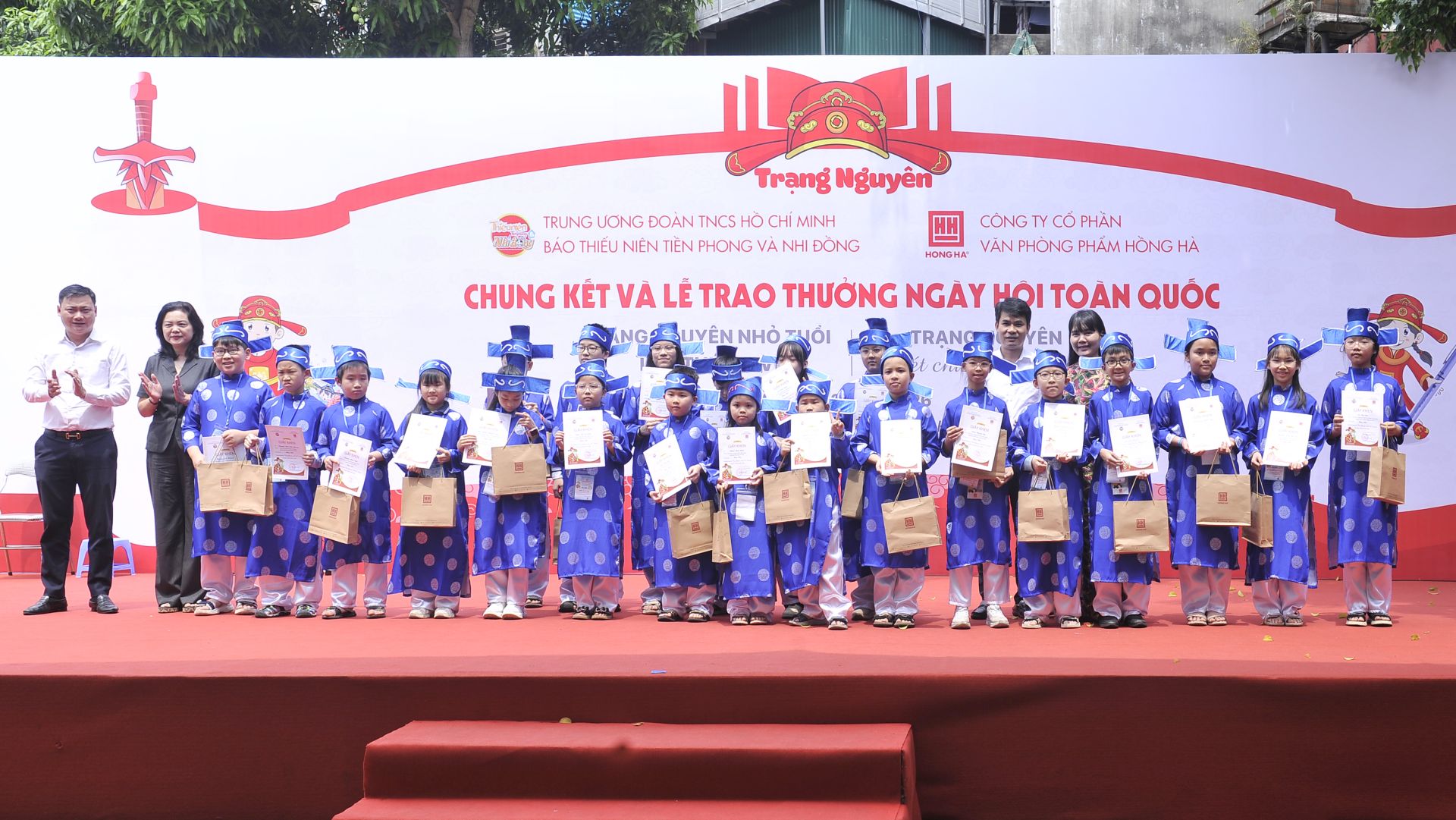 C&aacute;c &ldquo;sĩ tử nh&iacute;&rdquo; được vinh danh giải Bảng nh&atilde;n nội dung Trạng nguy&ecirc;n nhỏ tuổi.