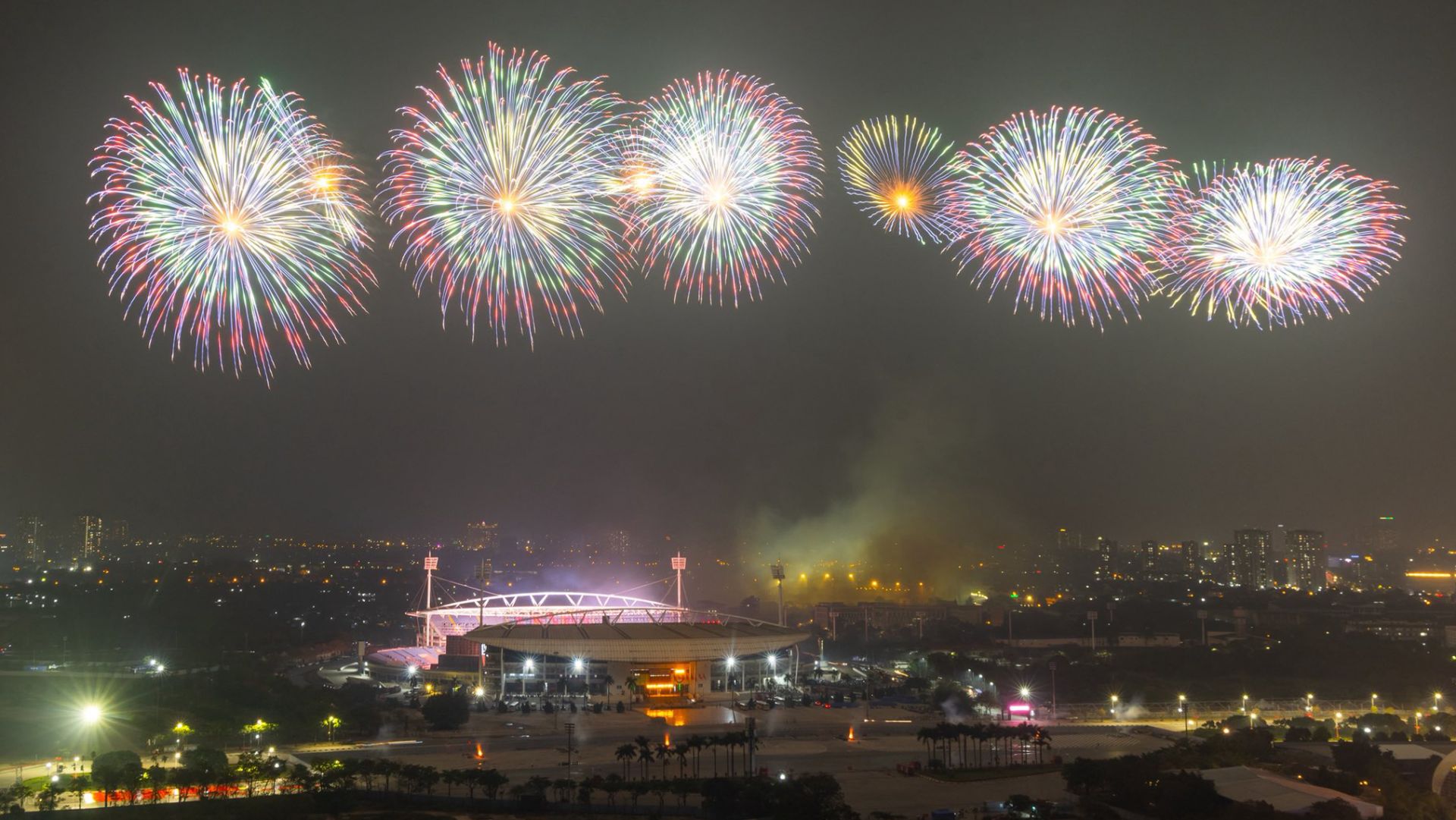 Hà Nội bắn pháo hoa tầm cao dịp nghỉ lễ Giỗ tổ Hùng Vương và 30/4-1/5