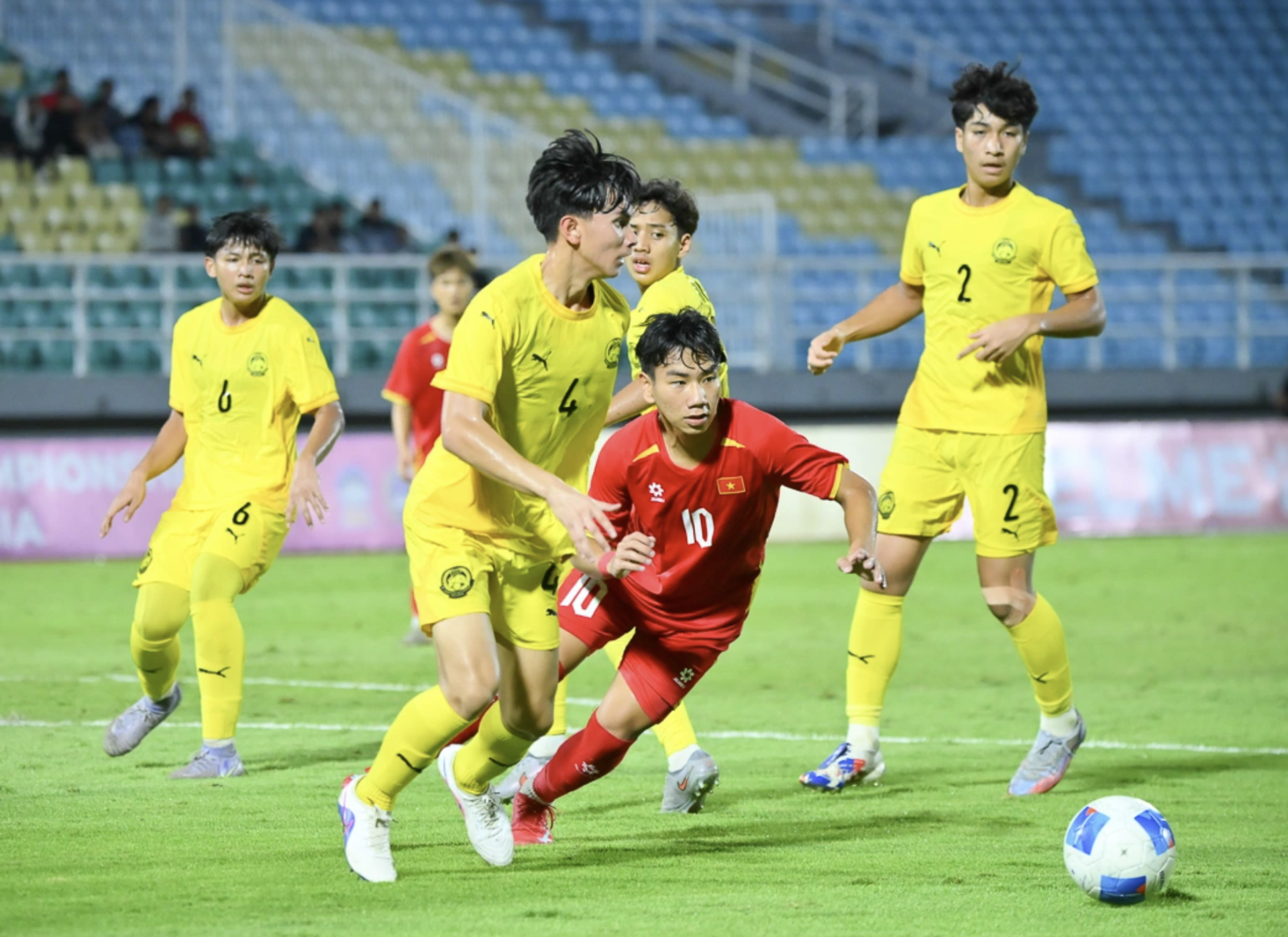 U17 Việt Nam tiếp tục vượt trội hơn hẳn U17 Malaysia.