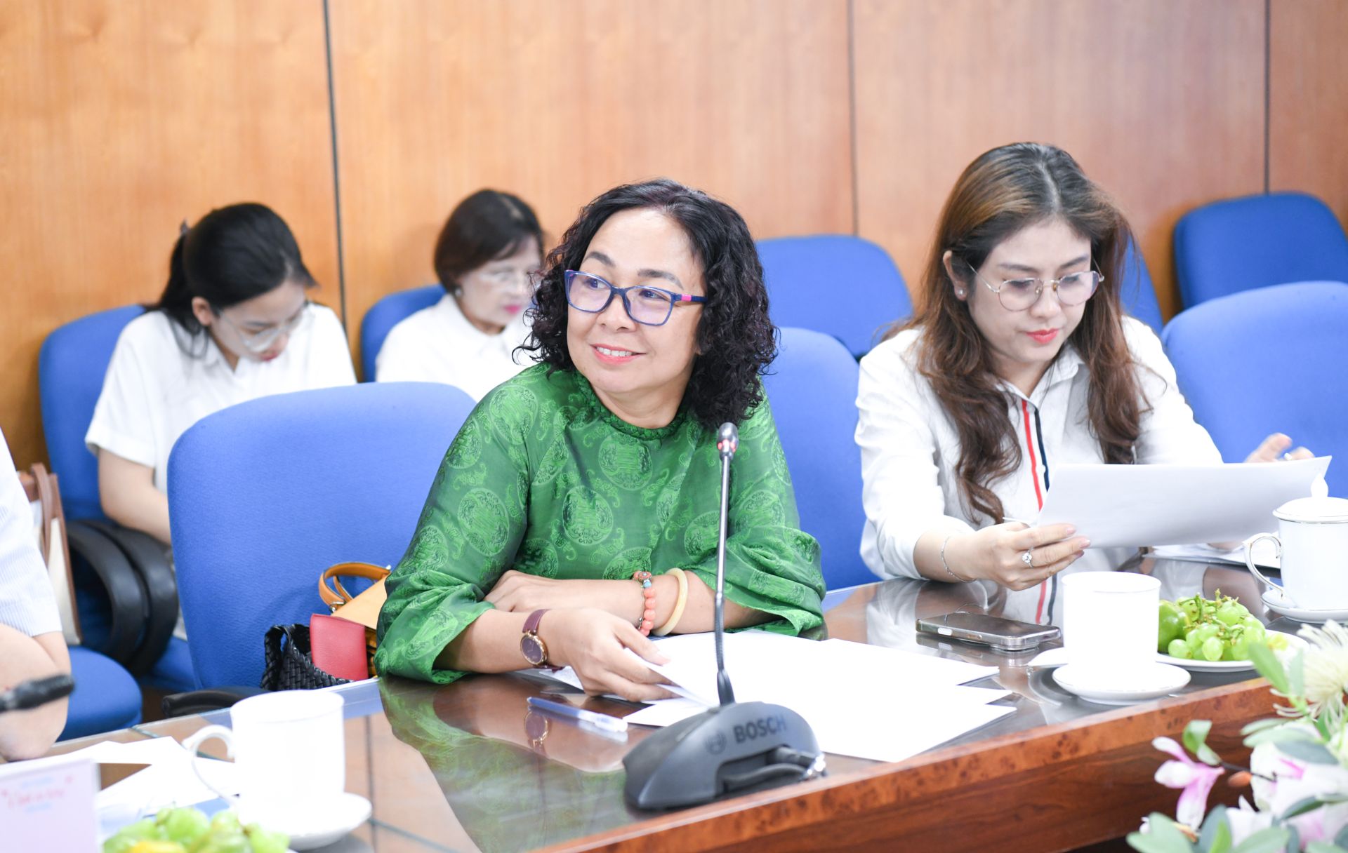 C&aacute;c đại biểu đ&oacute;ng g&oacute;p &yacute; kiến tại chương tr&igrave;nh.