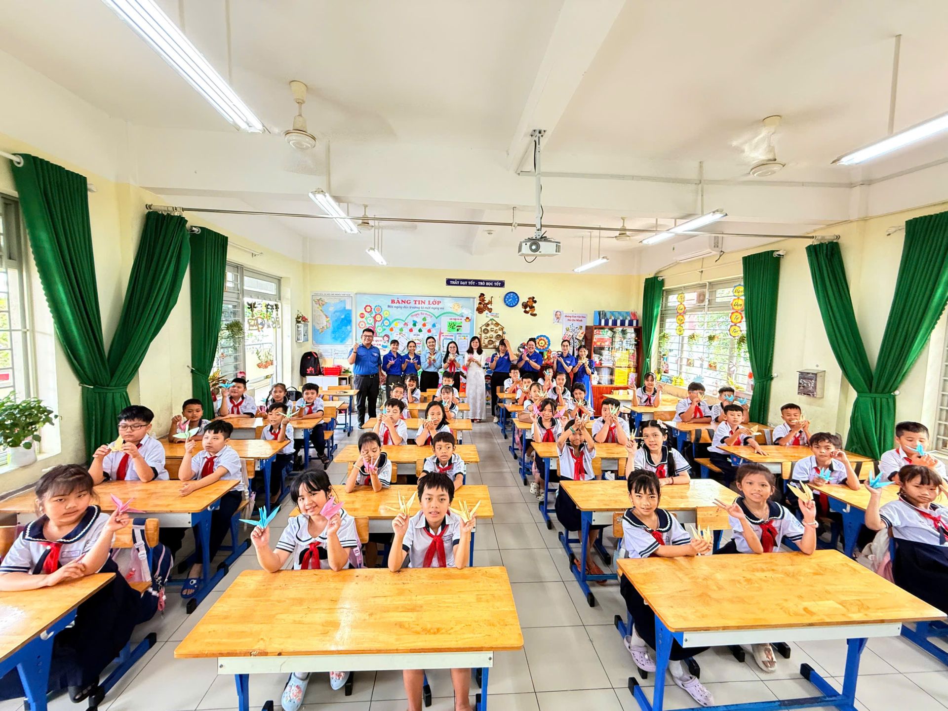 Tinh thần sẵn s&agrave;ng v&igrave; bi&ecirc;n giới hải đảo ở TH Thuận Kiều thật lớn.
