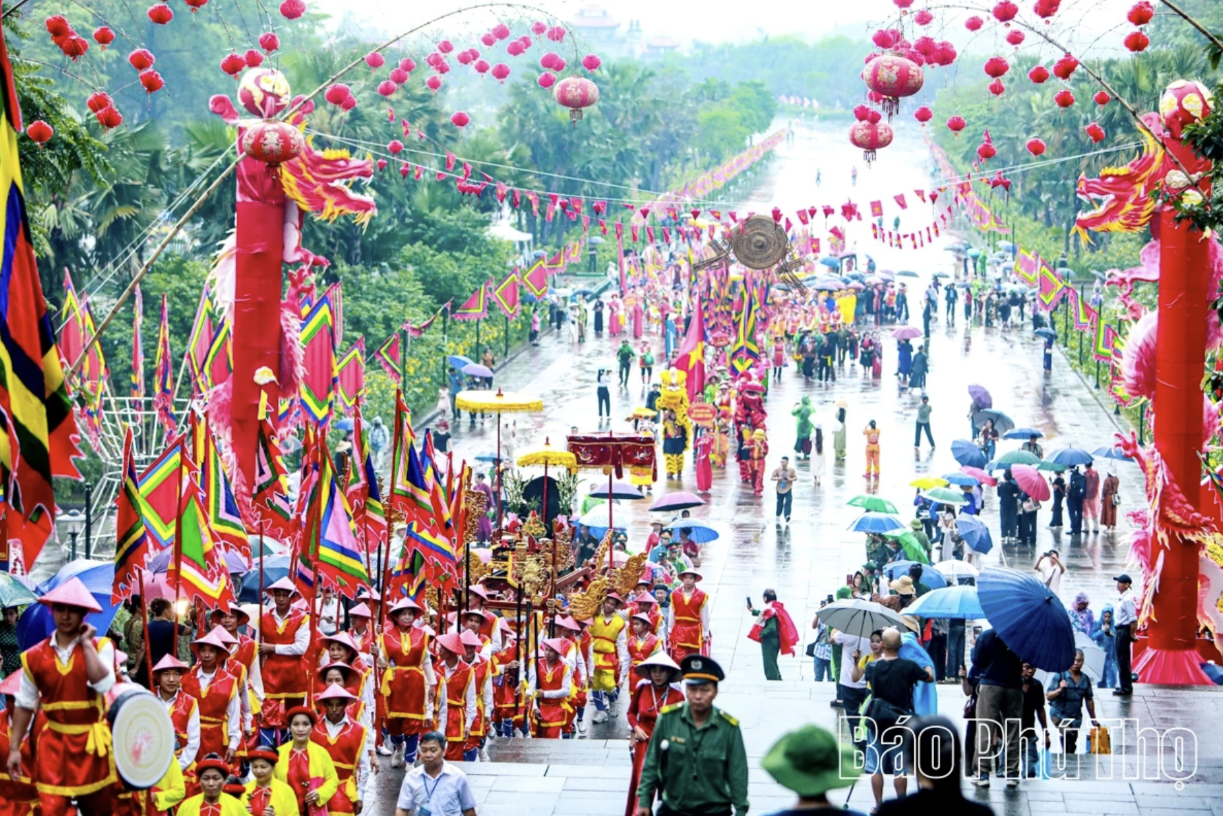Lễ rước kiệu của c&aacute;c x&atilde;, phường về Khu di t&iacute;ch lịch sử Quốc gia đặc biệt Đền H&ugrave;ng.