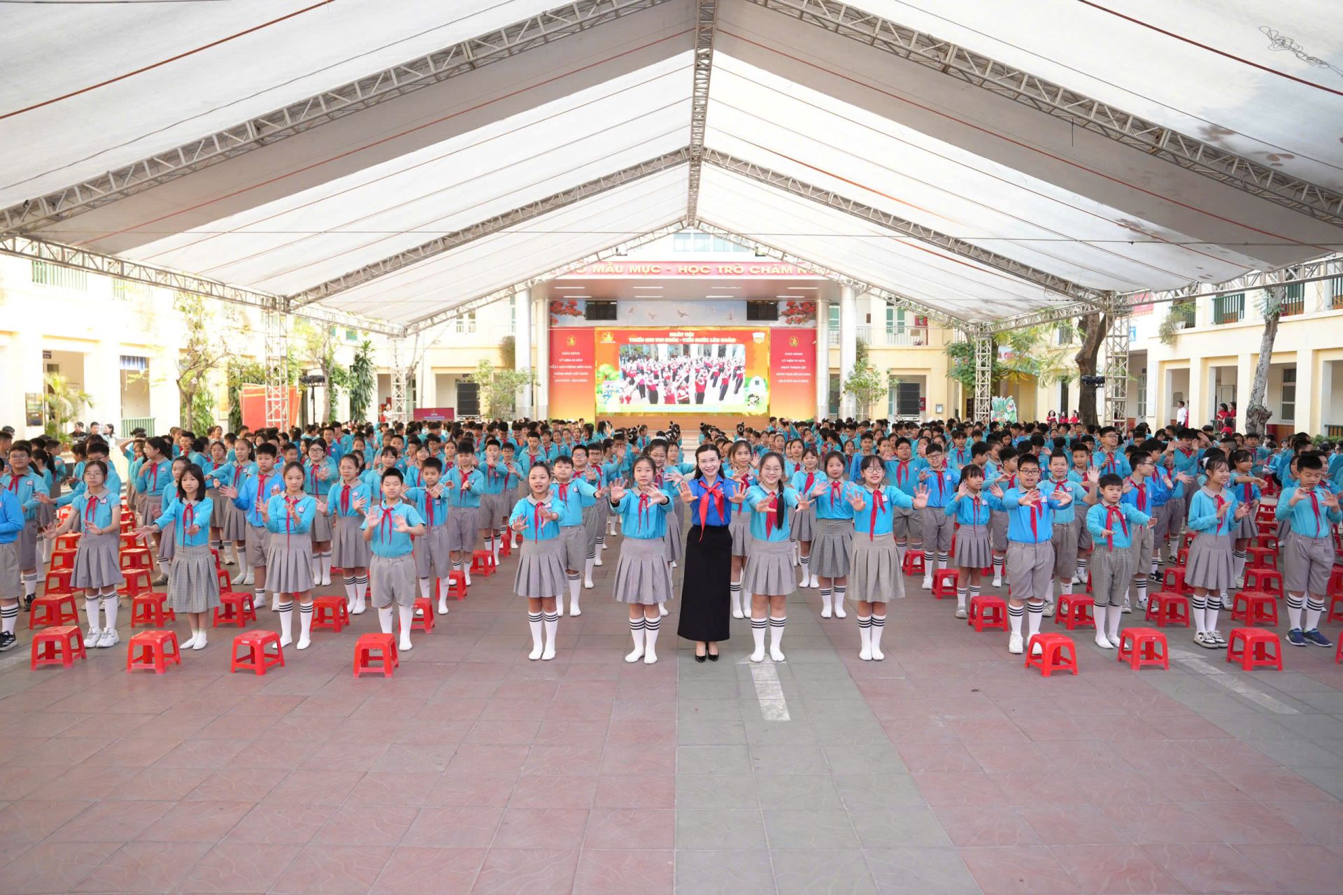 Nh&agrave; trường nhiều lần được lựa chọn tổ chức c&aacute;c chương tr&igrave;nh lớn của Hội đồng Đội T.Ư v&agrave; Th&agrave;nh đo&agrave;n Hải Ph&ograve;ng.