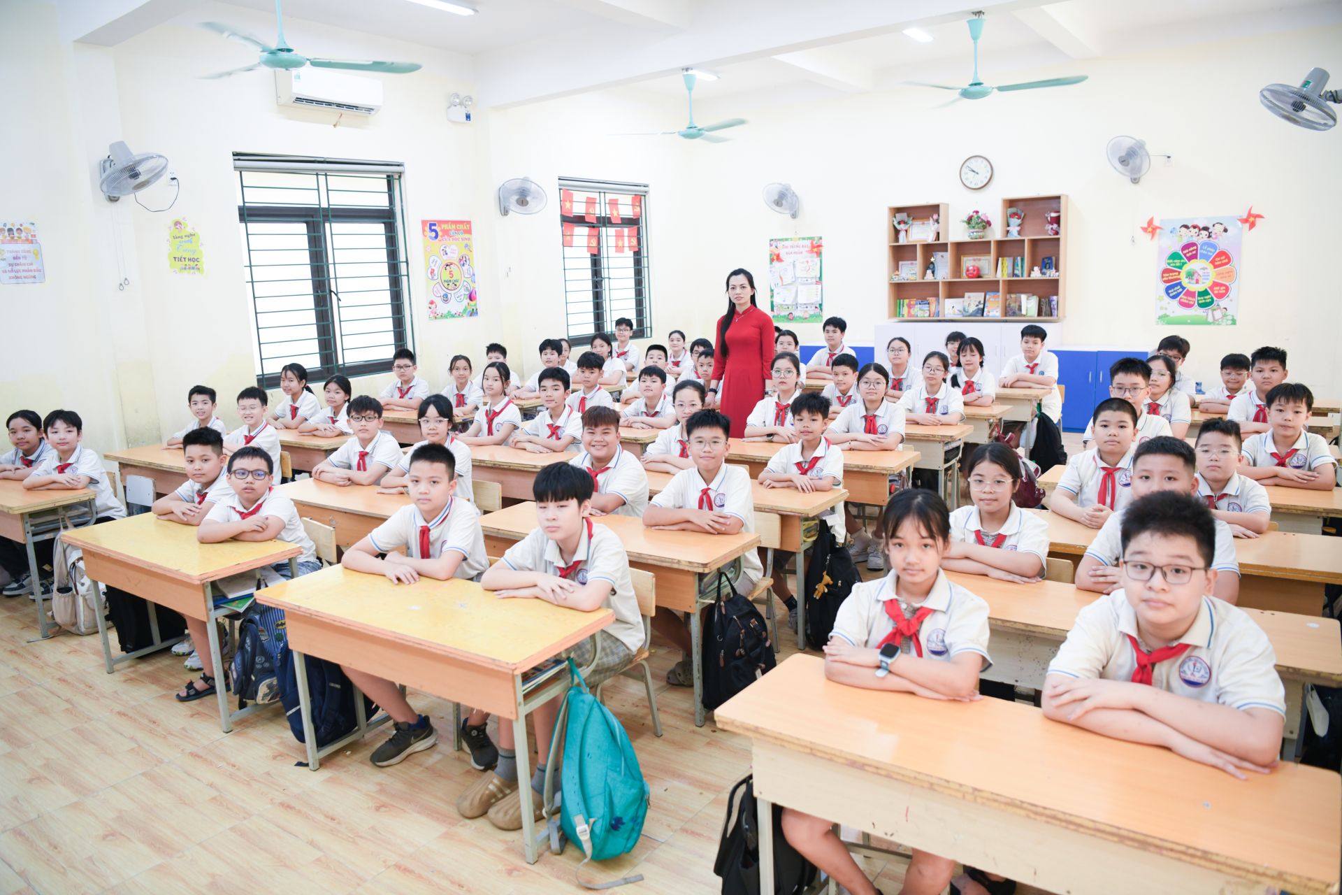 Thế hệ học sinh trường Chu Văn An h&ocirc;m nay tiếp tục tiếp nối bề d&agrave;y th&agrave;nh t&iacute;ch của nh&agrave; trường. 