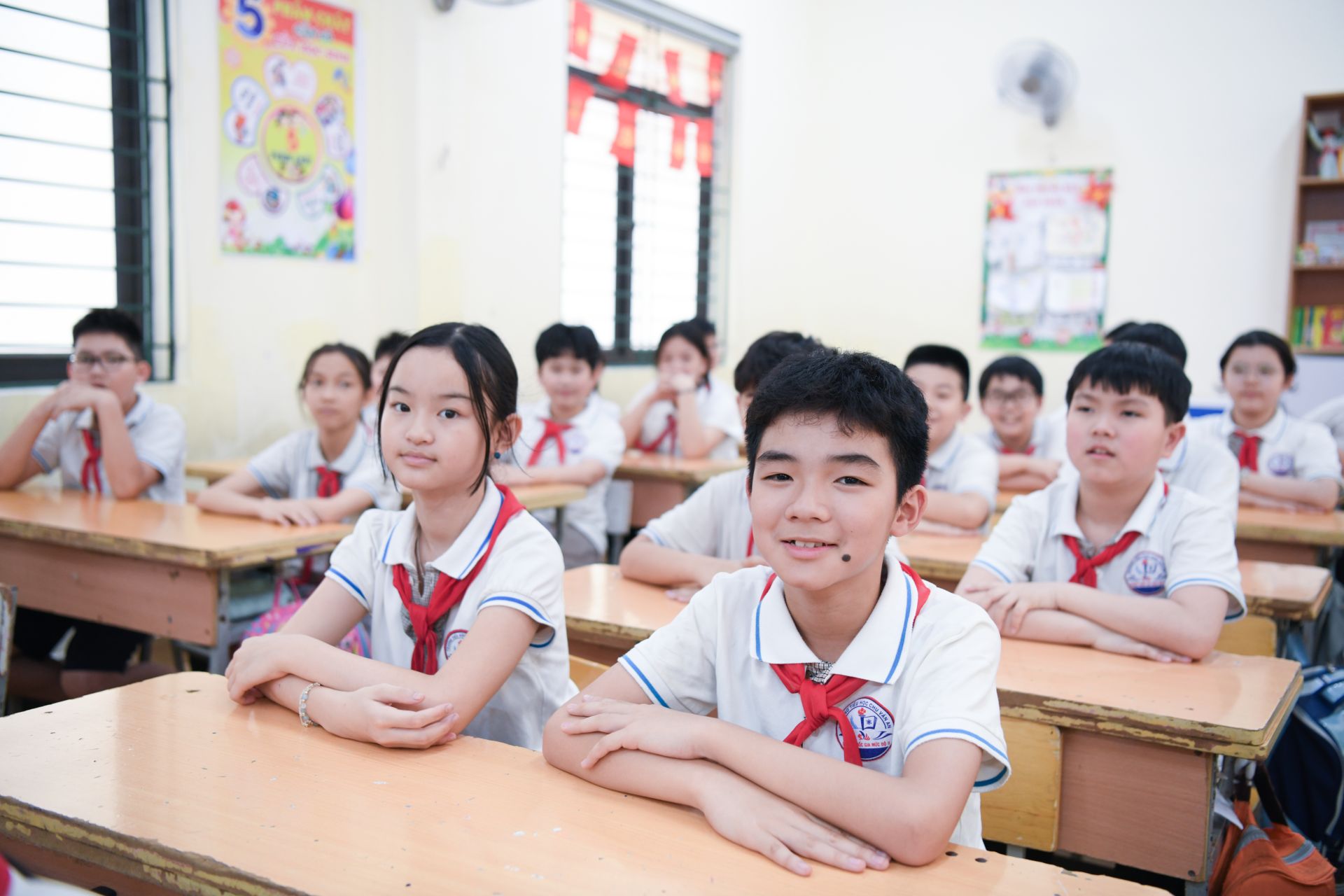 Tiến Dũng l&agrave; học sinh gương mẫu với nhiều th&agrave;nh t&iacute;ch trong học tập, thể thao v&agrave; hoạt động x&atilde; hội. 